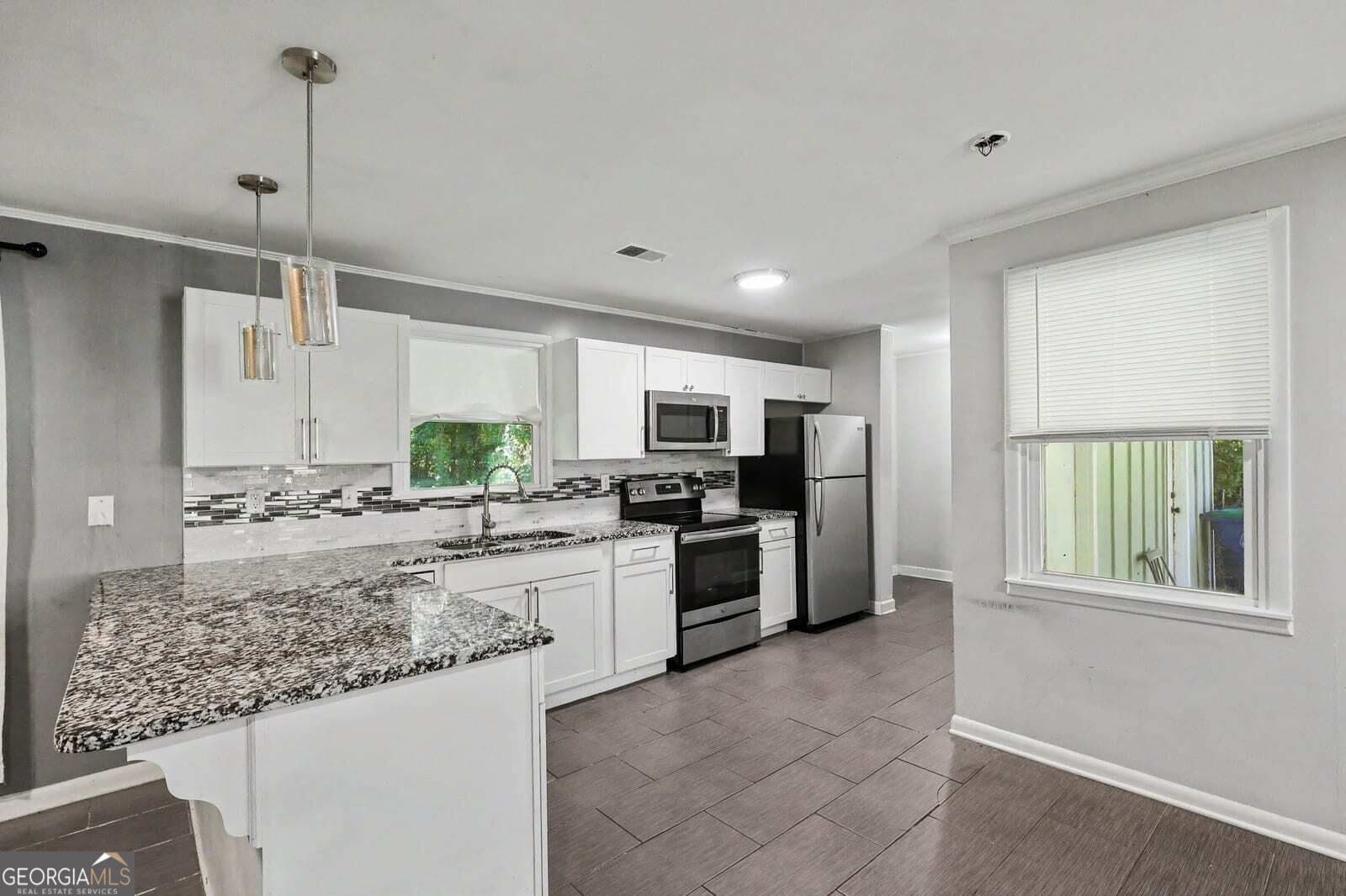 3 bedroom, 2 bathroom, 1,059 sq ft single family residence for sale at 2810 FOXLAIR Trail, South Fulton, GA 30349 — photo 6