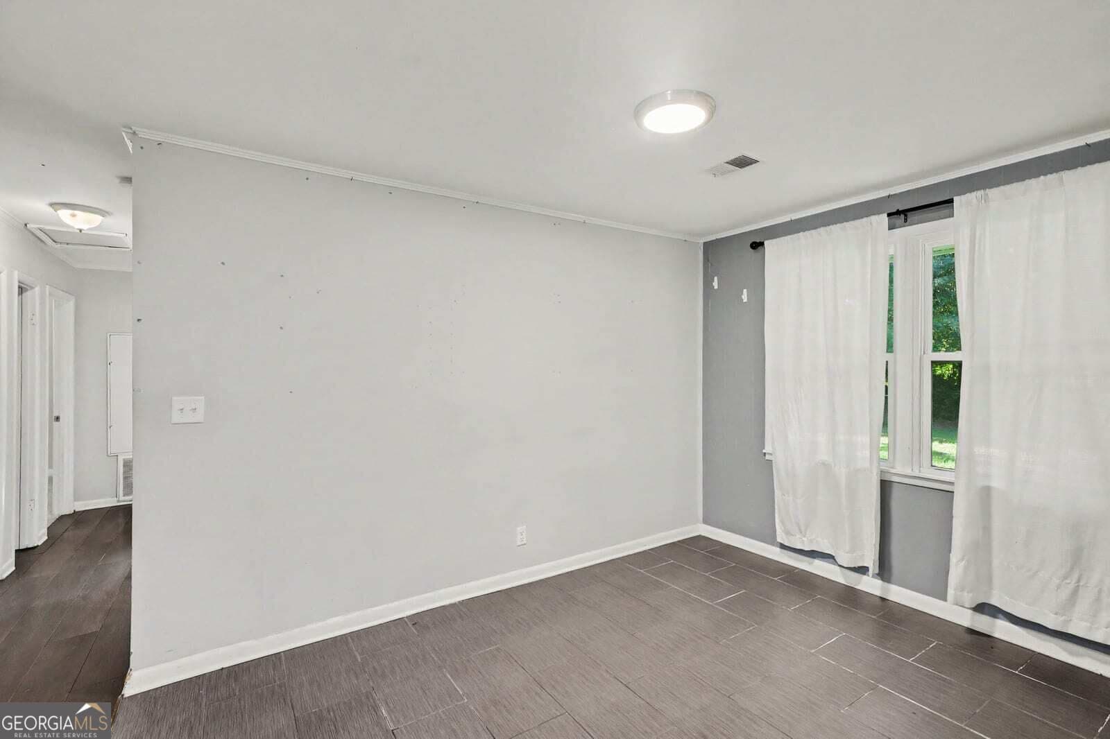 3 bedroom, 2 bathroom, 1,059 sq ft single family residence for sale at 2810 FOXLAIR Trail, South Fulton, GA 30349 — photo 4
