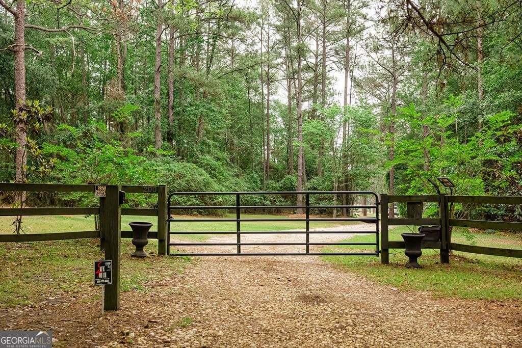 6 bedroom, 5 bathroom, 5,940 sq ft single family residence under contract at 200 Mimosa Lane, Cairo, GA 39827 — photo 5
