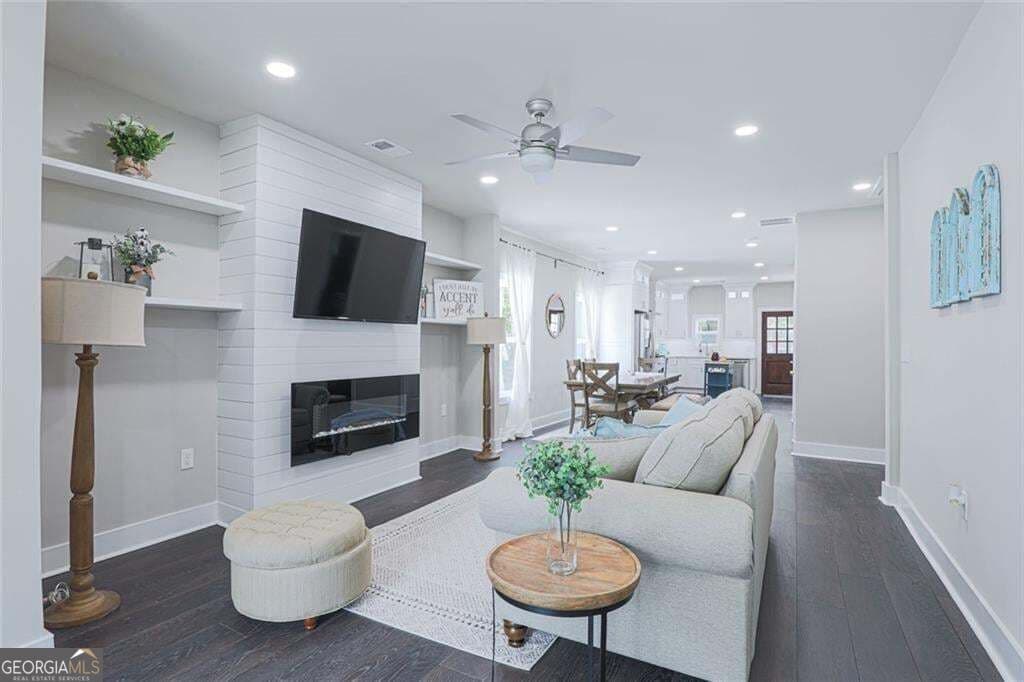4 bedroom, 2 bathroom, 1,800 sq ft single family residence for sale at 1717 Defoor Avenue, Atlanta, GA 30318 — photo 4