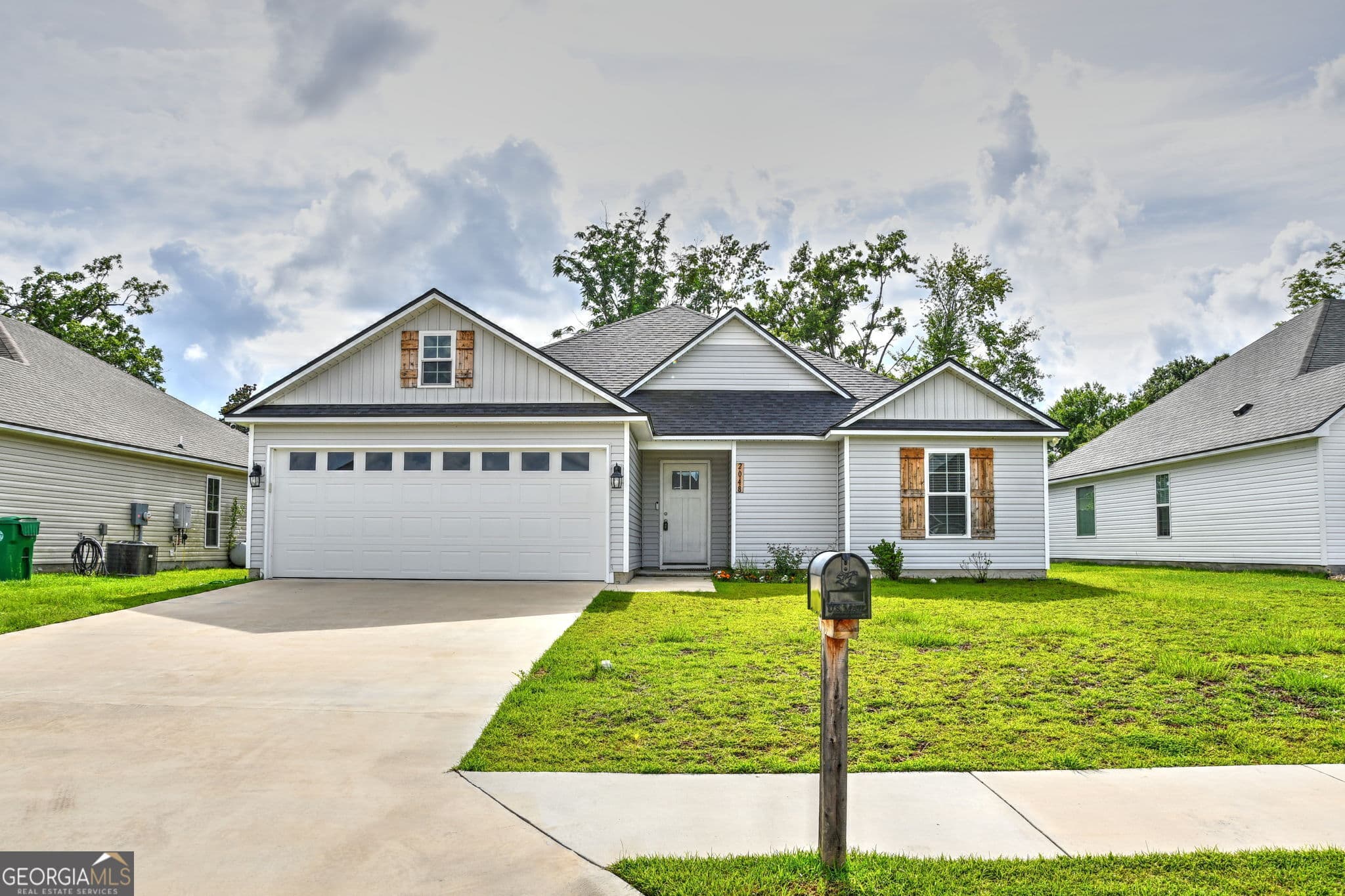 4 bedroom, 2 bathroom, 1,892 sq ft single family residence for sale at 2048 Meadow Cove Drive, Valdosta, GA 31605 — photo 2