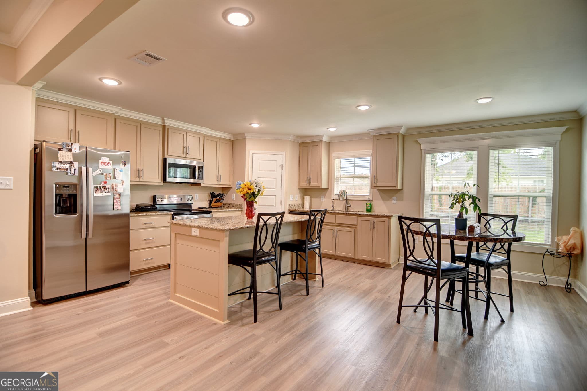 4 bedroom, 2 bathroom, 1,892 sq ft single family residence for sale at 2048 Meadow Cove Drive, Valdosta, GA 31605 — photo 6