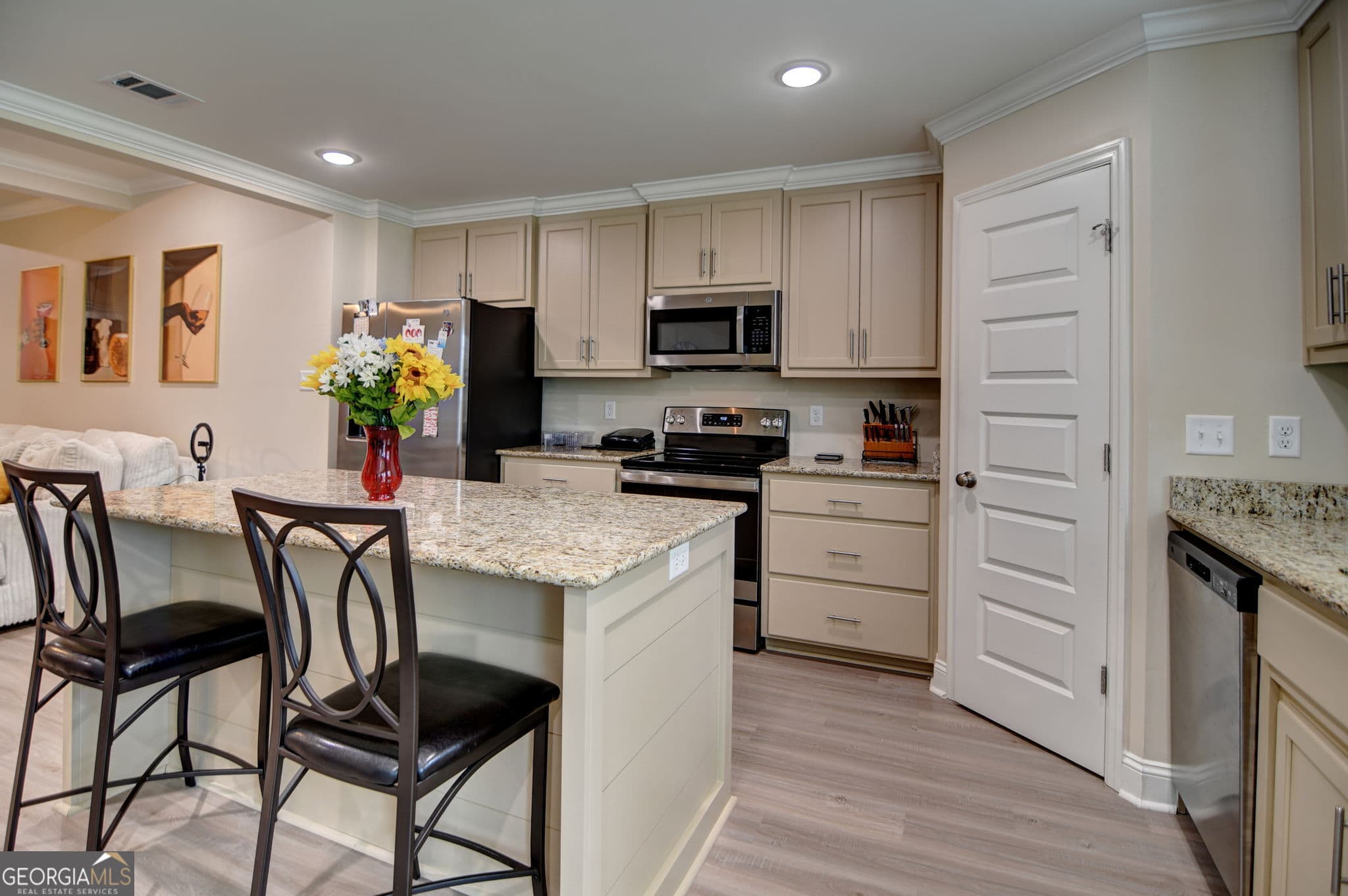 4 bedroom, 2 bathroom, 1,892 sq ft single family residence for sale at 2048 Meadow Cove Drive, Valdosta, GA 31605 — photo 7