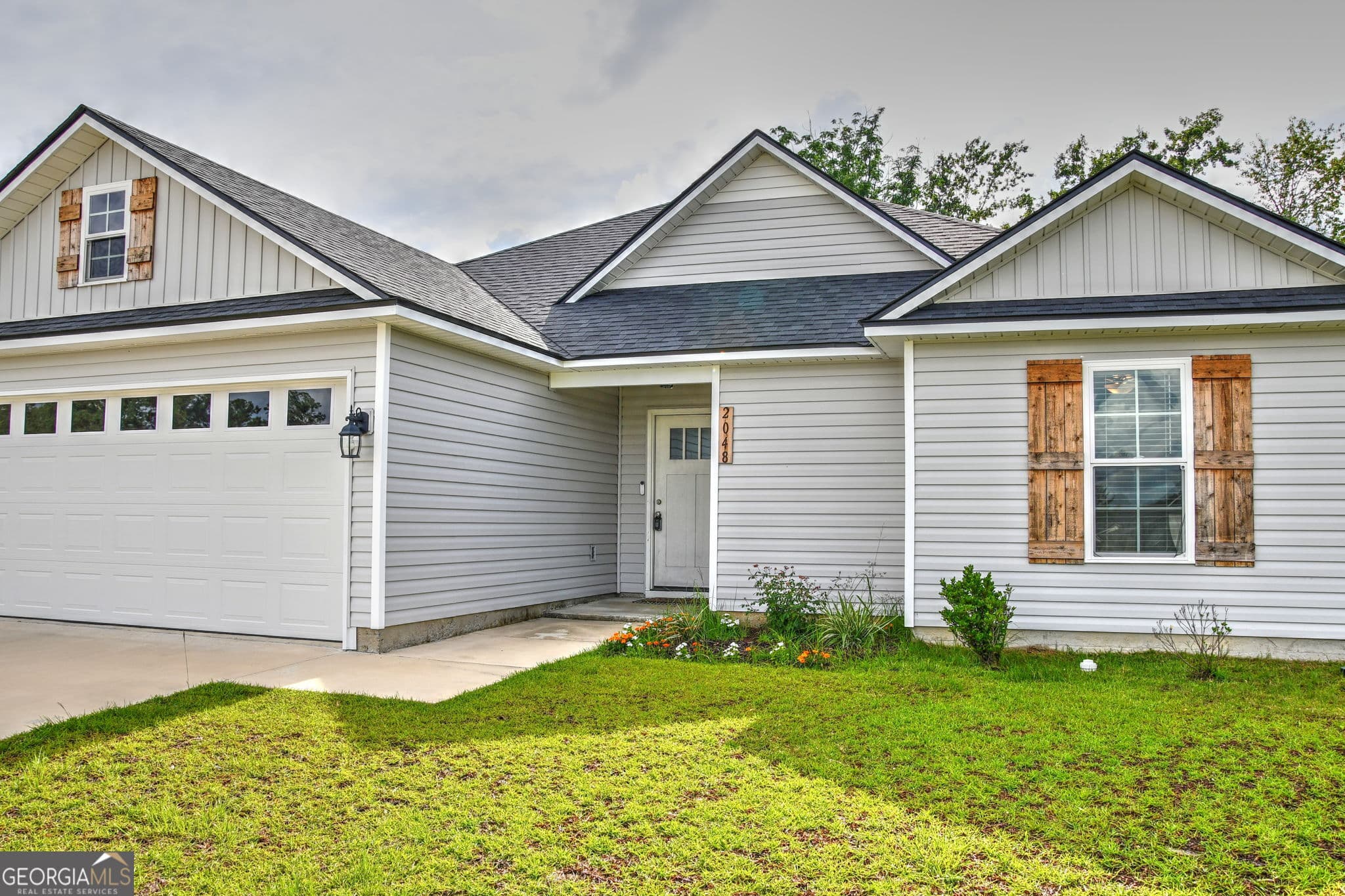 4 bedroom, 2 bathroom, 1,892 sq ft single family residence for sale at 2048 Meadow Cove Drive, Valdosta, GA 31605 — photo 3