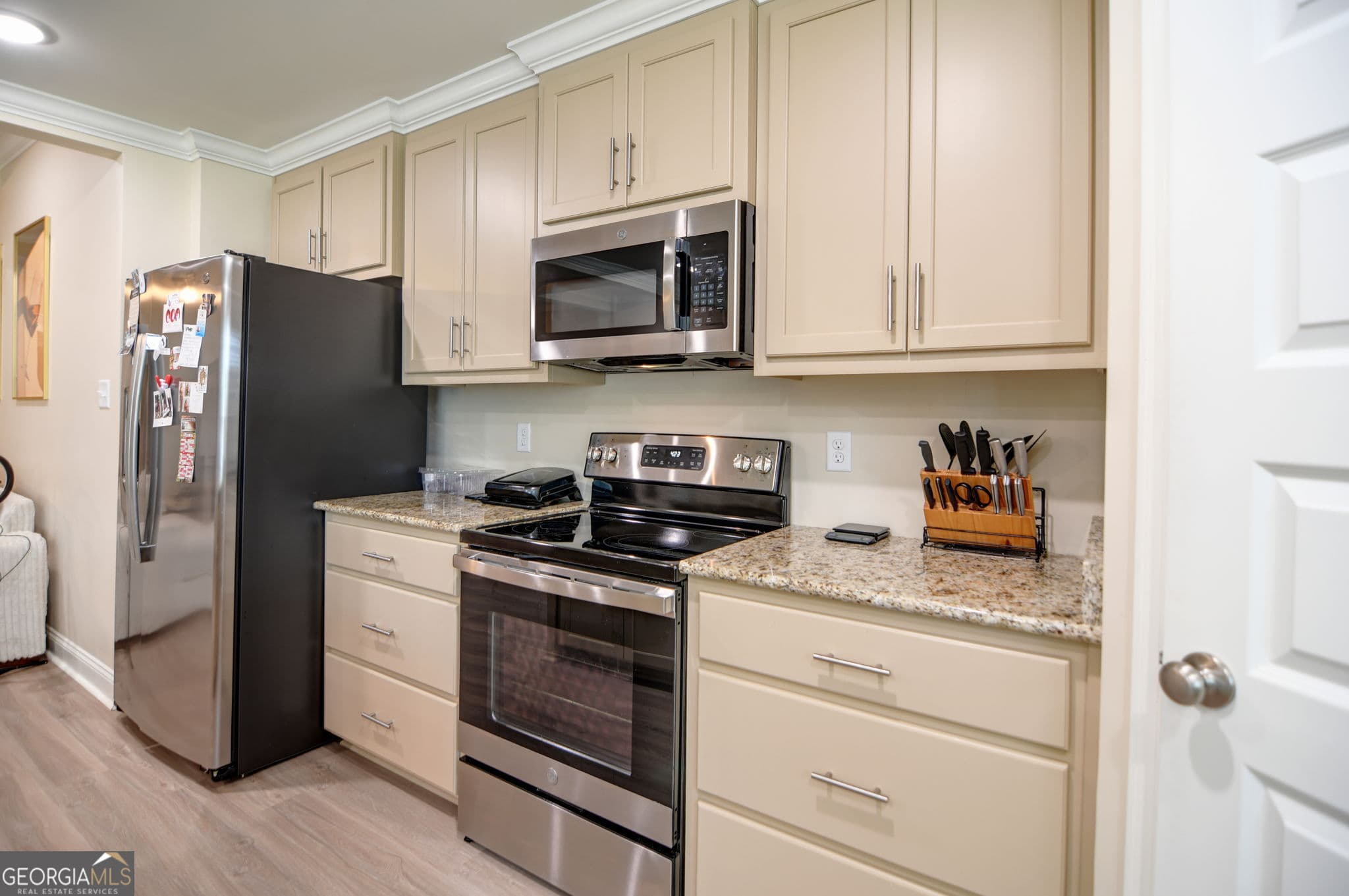 4 bedroom, 2 bathroom, 1,892 sq ft single family residence for sale at 2048 Meadow Cove Drive, Valdosta, GA 31605 — photo 9