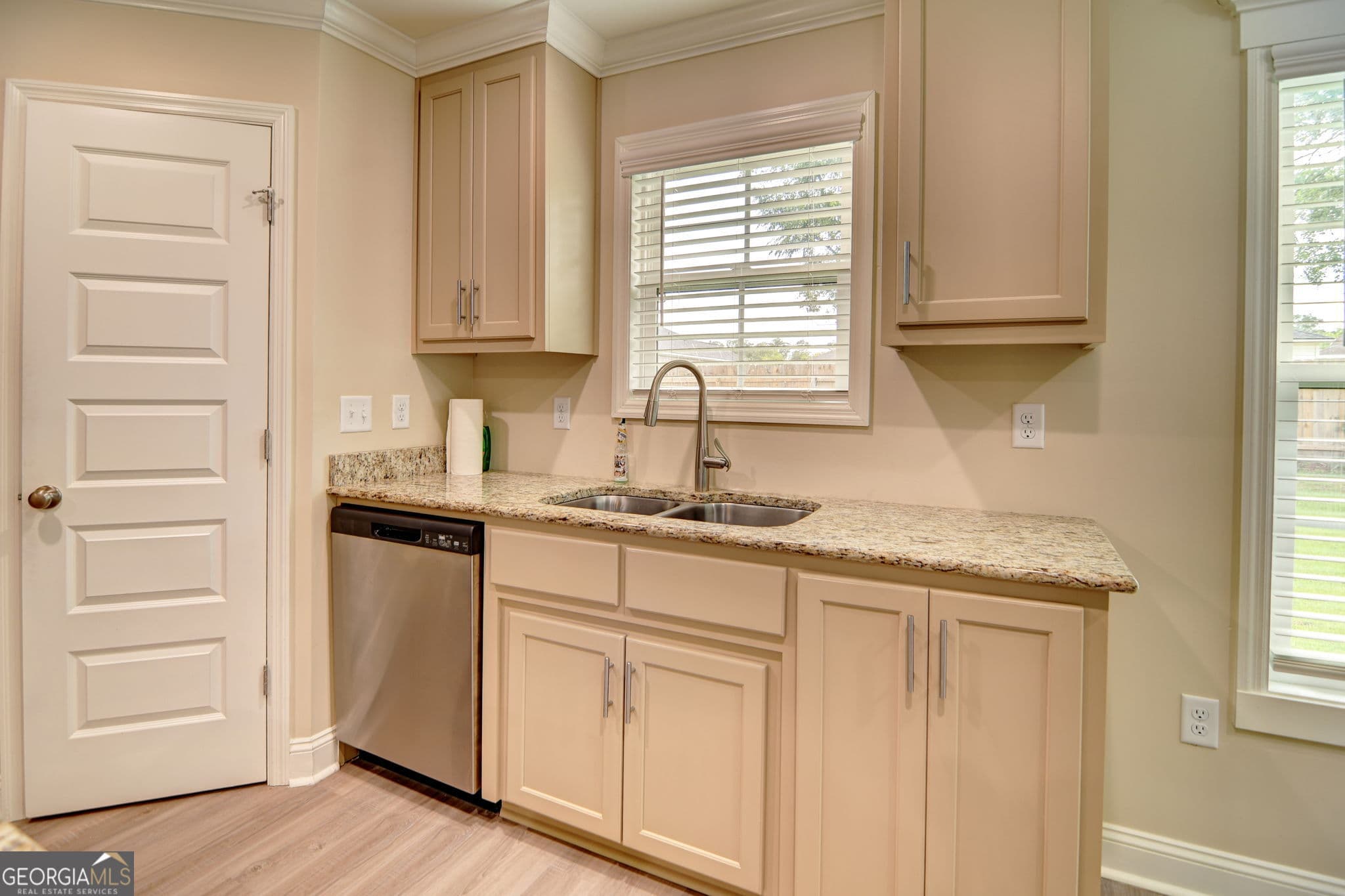 4 bedroom, 2 bathroom, 1,892 sq ft single family residence for sale at 2048 Meadow Cove Drive, Valdosta, GA 31605 — photo 8