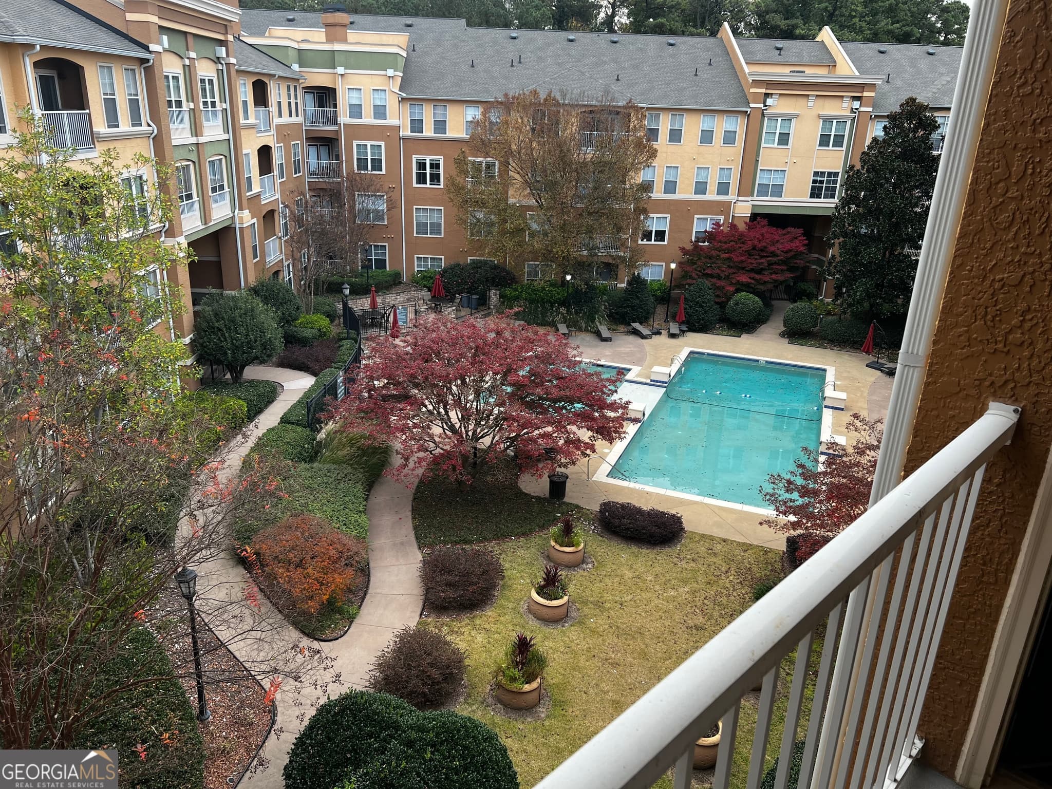2 bedroom, 1 bathroom, 925 sq ft condominium for sale at 10 NE Perimeter Summit Boulevard 4446, Brookhaven, GA 30319 — photo 2