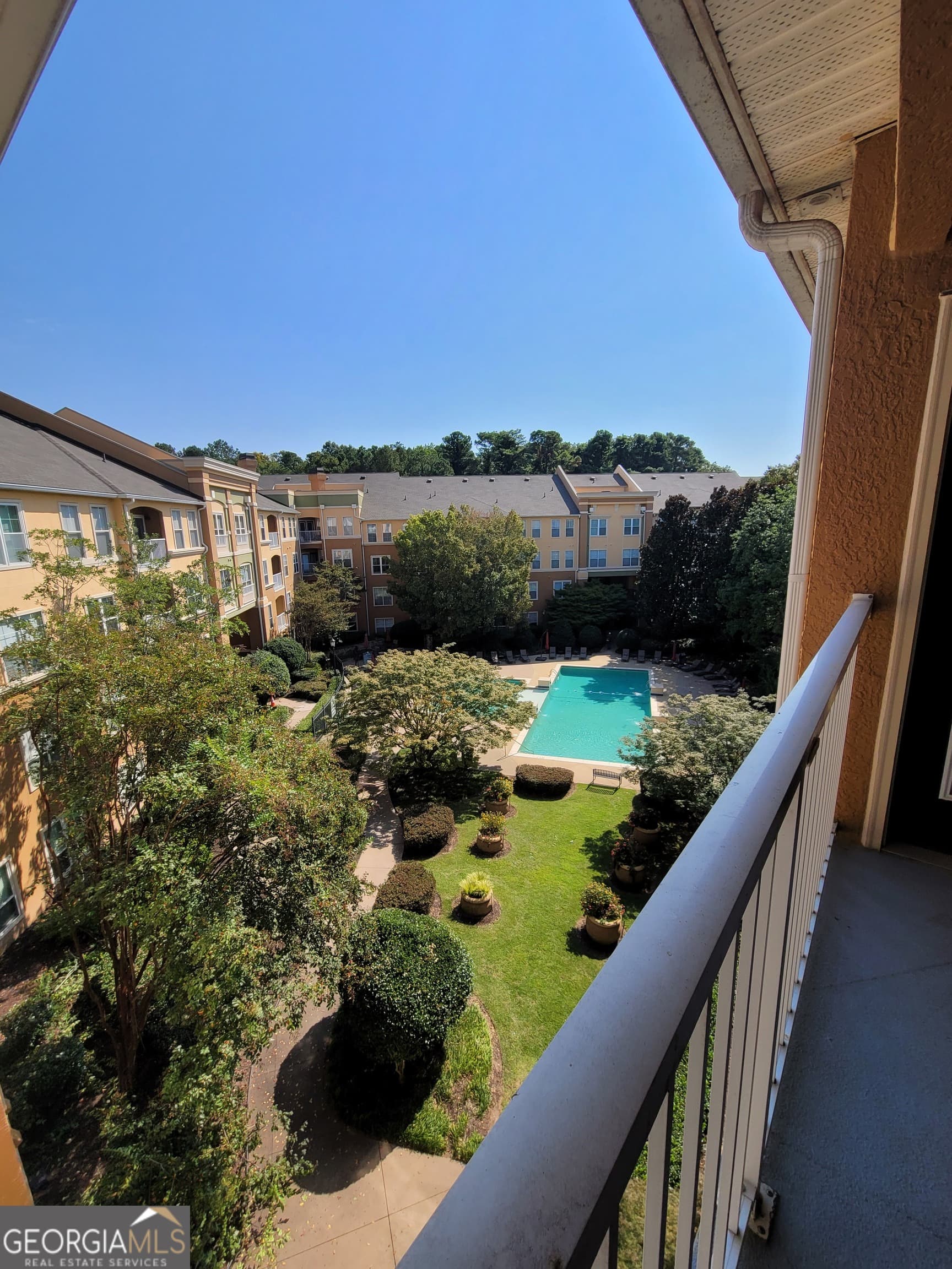 2 bedroom, 1 bathroom, 925 sq ft condominium for sale at 10 NE Perimeter Summit Boulevard 4446, Brookhaven, GA 30319 — photo 3
