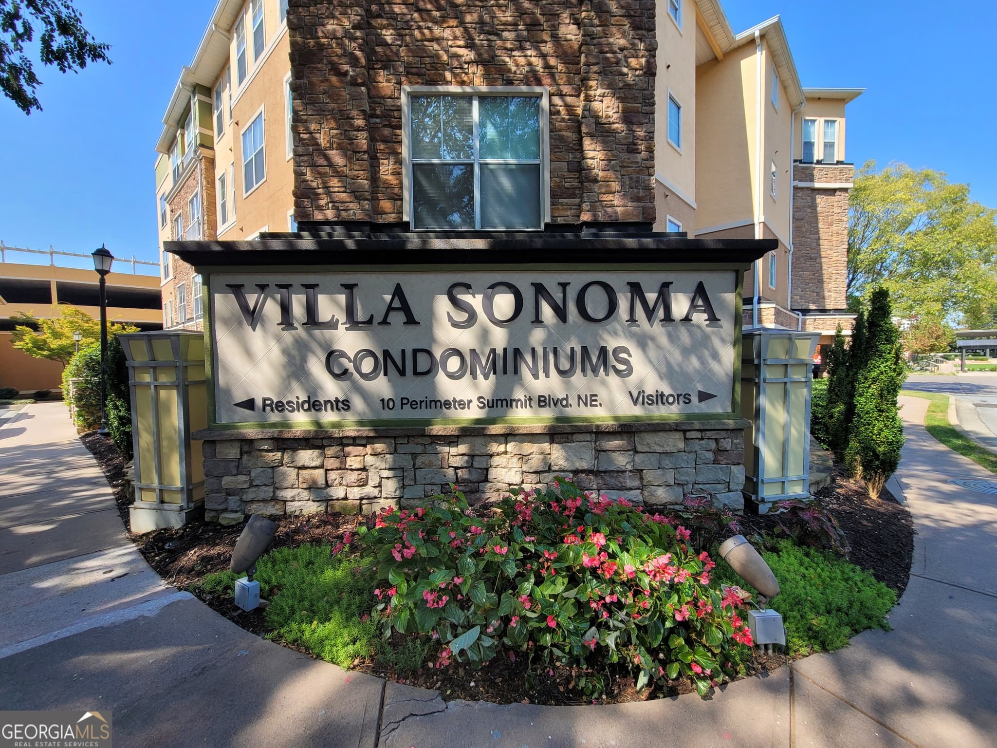 2 bedroom, 1 bathroom, 925 sq ft condominium for sale at 10 NE Perimeter Summit Boulevard 4446, Brookhaven, GA 30319
