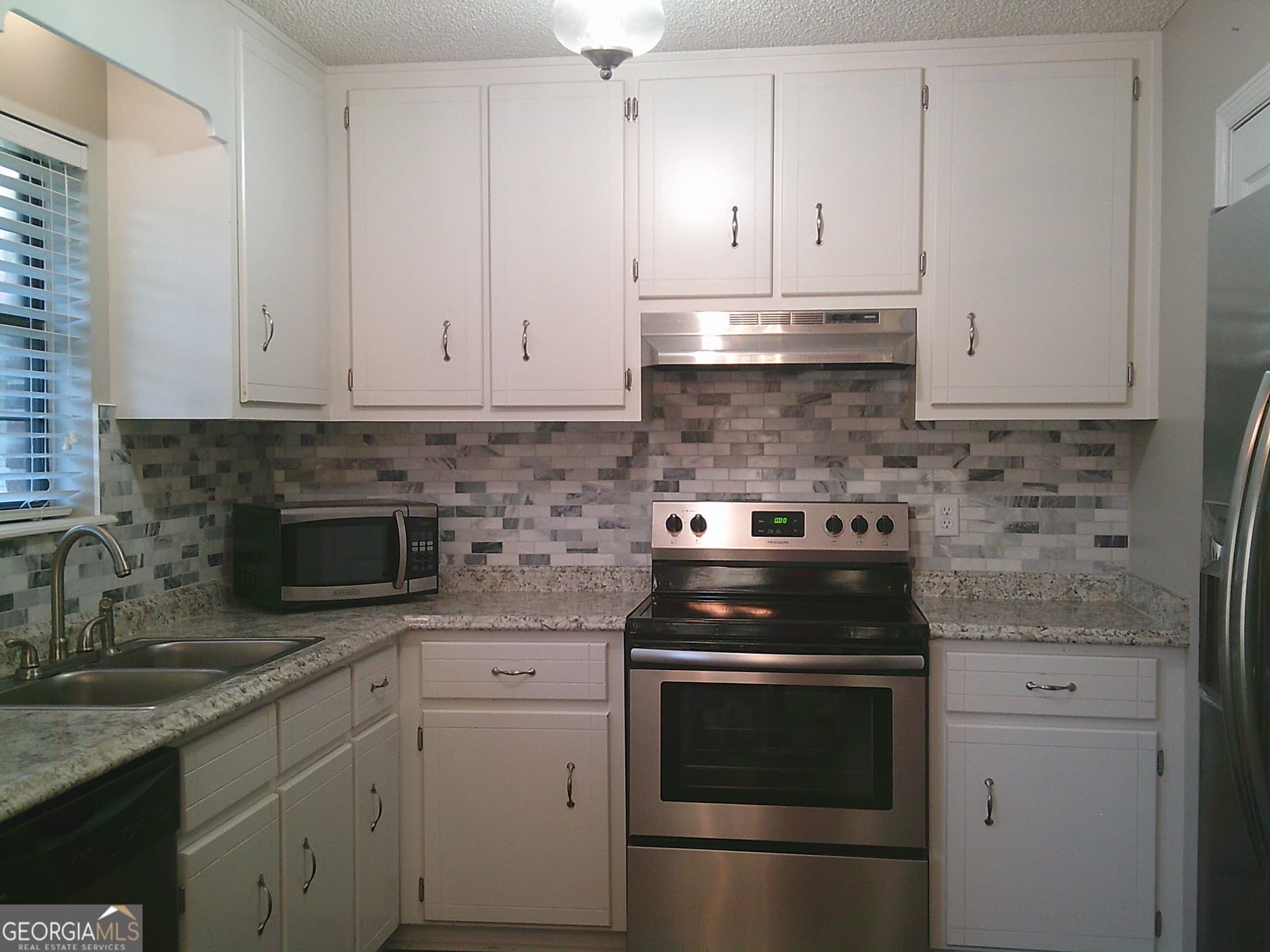 3 bedroom, 1 bathroom, 1,076 sq ft single family residence for sale at 4904 Pikes Pond Road, Lake Park, GA 31636 — photo 6