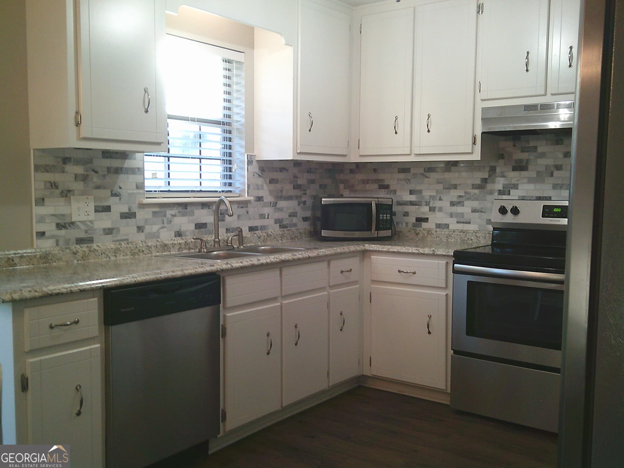 3 bedroom, 1 bathroom, 1,076 sq ft single family residence for sale at 4904 Pikes Pond Road, Lake Park, GA 31636 — photo 5