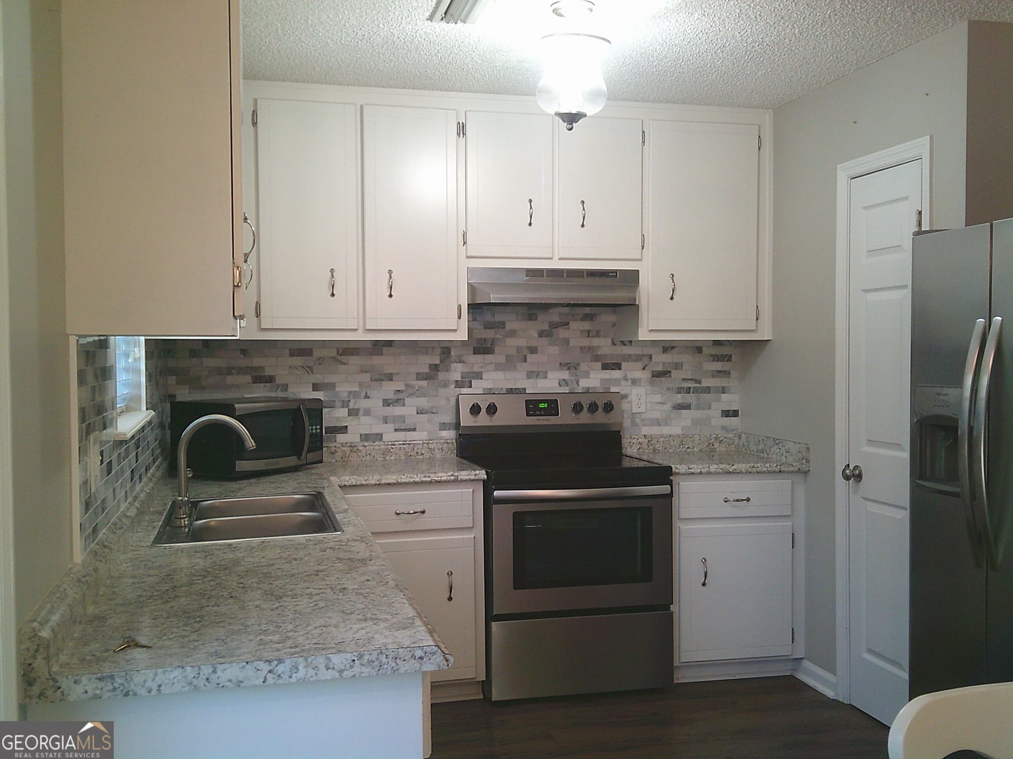 3 bedroom, 1 bathroom, 1,076 sq ft single family residence for sale at 4904 Pikes Pond Road, Lake Park, GA 31636 — photo 4