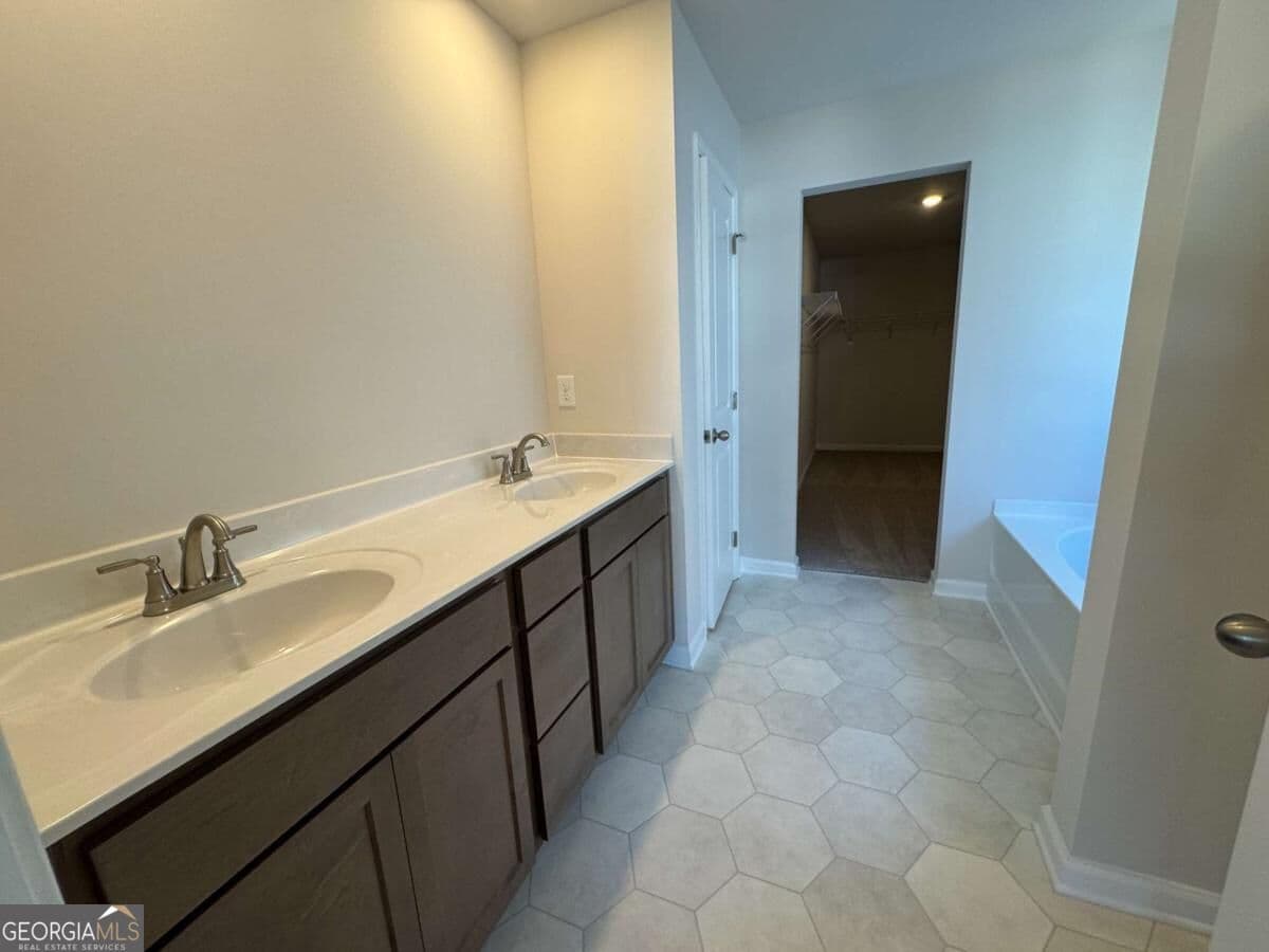4 bedroom, 2.5 bathroom, 2,200 sq ft single family residence for sale at 821 Oakmont Trace, Canton, GA 30114 — photo 8