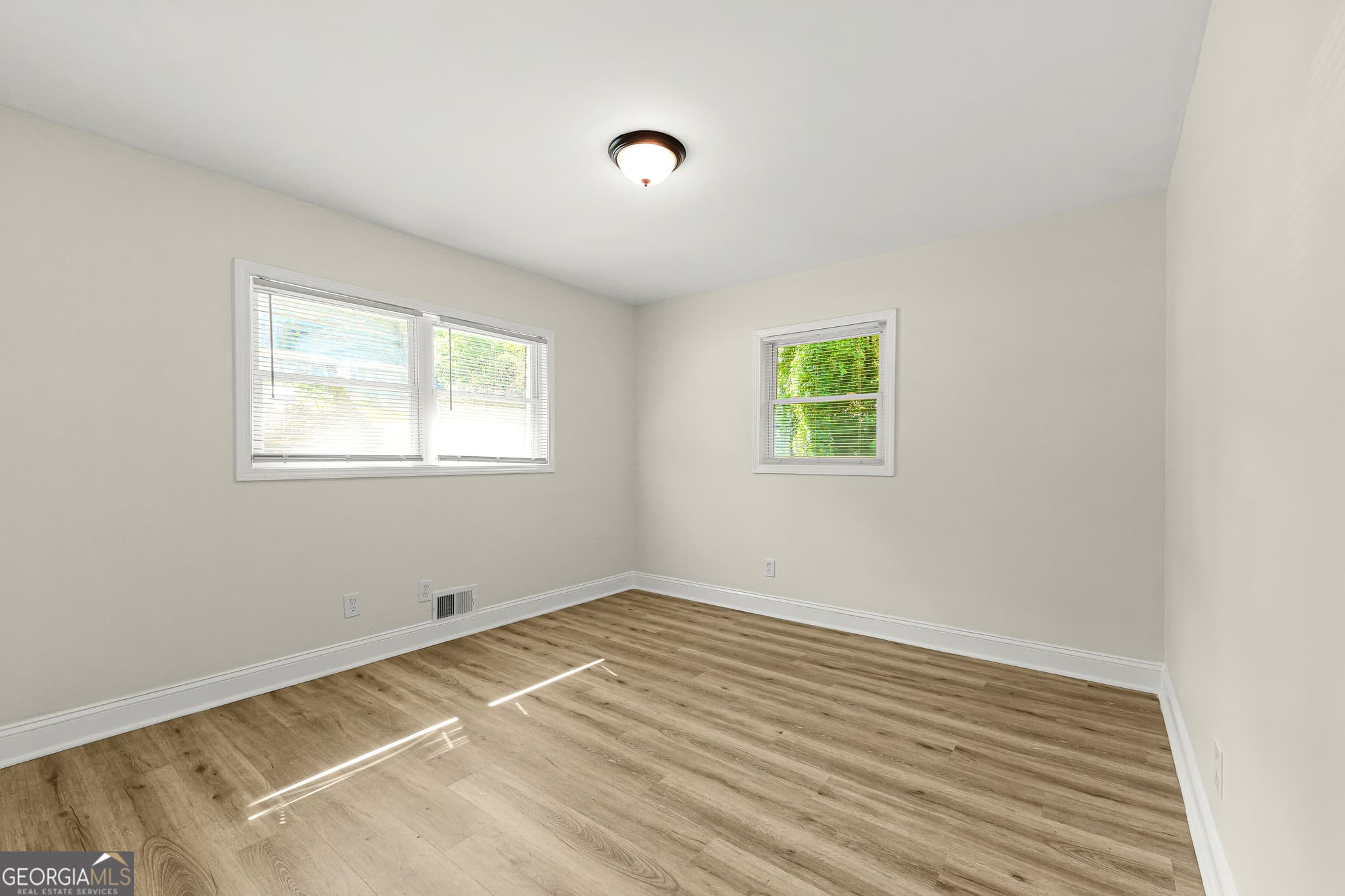 3 bedroom, 2 bathroom, 1,310 sq ft single family residence for sale at 6064 Oak Hill Drive, Austell, GA 30168 — photo 9