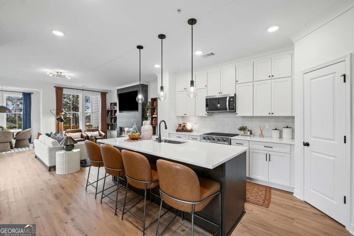 3 bedroom, 3 bathroom, 1,912 sq ft townhouse for sale at 228 Village Overlook L1, Canton, GA 30114 — photo 4