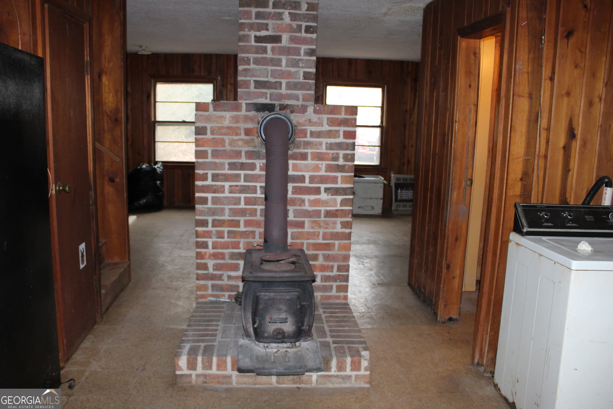 3 bedroom, 1.5 bathroom, 896 sq ft single family residence under contract at 3595 Gumlog Road, Martin, GA 30557 — photo 6