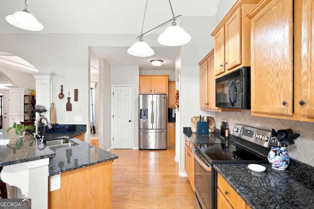 4 bedroom, 3 bathroom, 2,155 sq ft single family residence for sale at 112 Dovecot Drive, Warner Robins, GA 31088 — photo 7