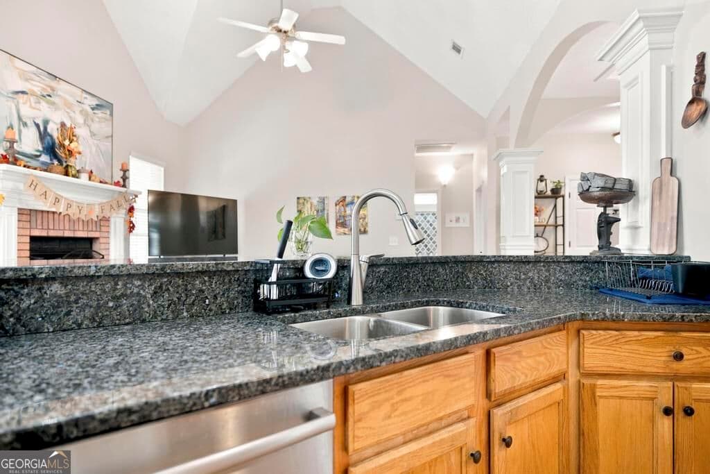 4 bedroom, 3 bathroom, 2,155 sq ft single family residence for sale at 112 Dovecot Drive, Warner Robins, GA 31088 — photo 9