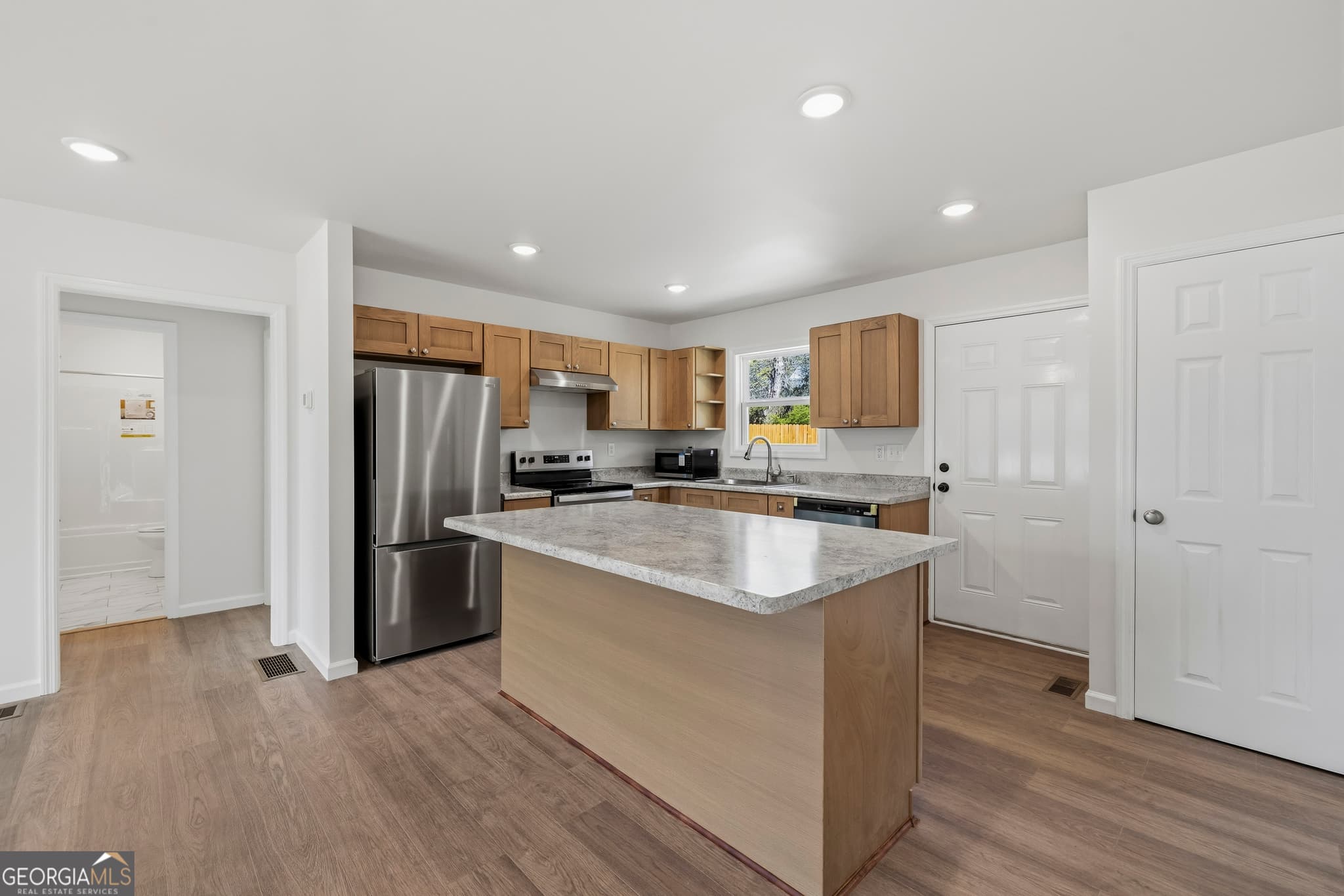 3 bedroom, 2 bathroom, 1,196 sq ft single family residence for sale at 509 Carlton Avenue, Union Point, GA 30669 — photo 10