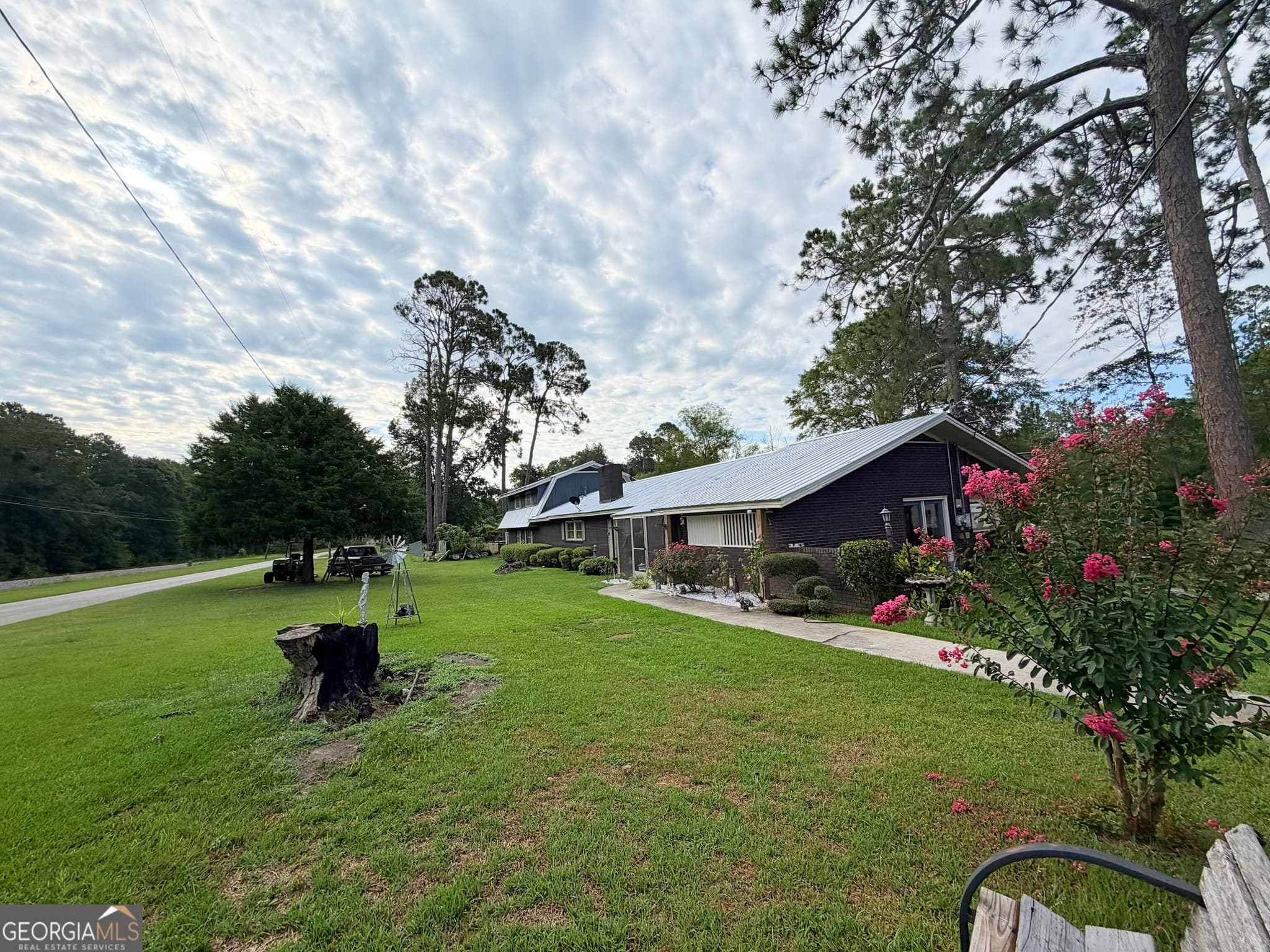 5 bedroom, 3 bathroom, 2,752 sq ft single family residence for sale at 218 Railroad Street, Milan, GA 31060 — photo 2