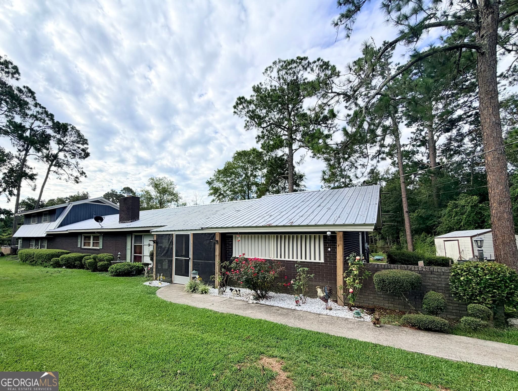5 bedroom, 3 bathroom, 2,752 sq ft single family residence for sale at 218 Railroad Street, Milan, GA 31060 — photo 1 of 30