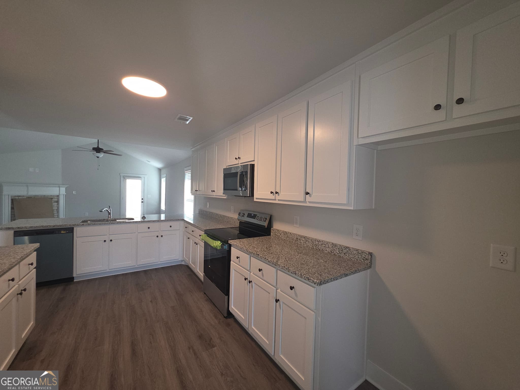 3 bedroom, 2 bathroom, 1,800 sq ft single family residence for sale at 141 Charlie Way 25, Winder, GA 30680 — photo 3