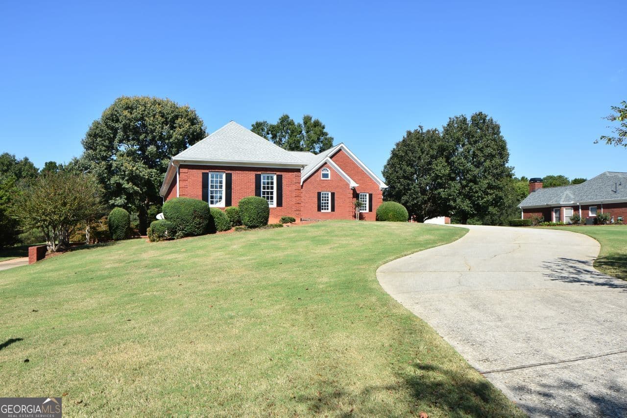 4 bedroom, 3 bathroom, 3,199 sq ft single family residence for sale at 1209 Dover Place, Conyers, GA 30013 — photo 6
