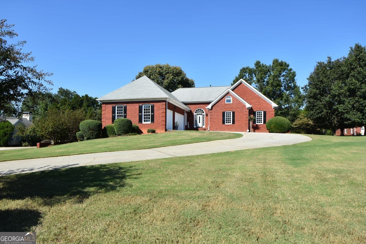 4 bedroom, 3 bathroom, 3,199 sq ft single family residence for sale at 1209 Dover Place, Conyers, GA 30013 — photo 4
