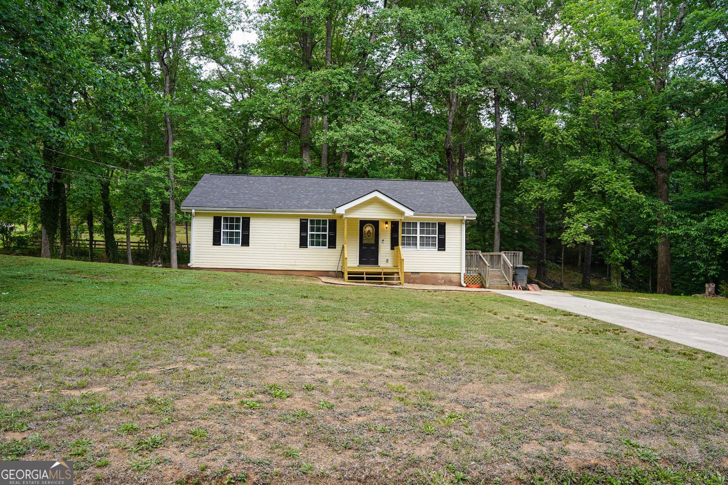 3 bedroom, 2 bathroom, 1,200 sq ft single family residence sold at 11 Mountainside Drive, Dawsonville, GA 30534