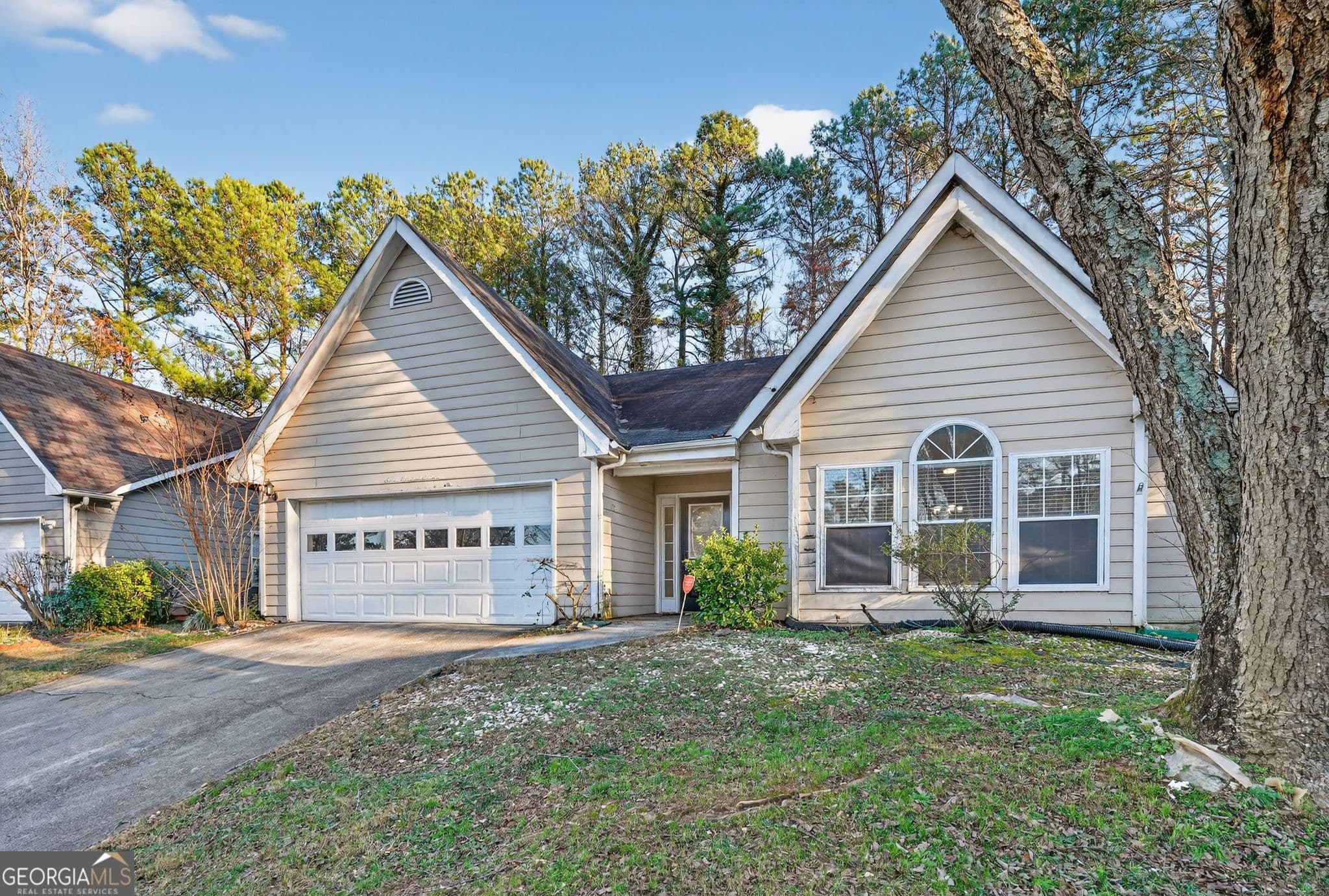 3 bedroom, 2 bathroom, 1,748 sq ft single family residence for sale at 716 Shore Lane, Lithonia, GA 30058 — photo 2