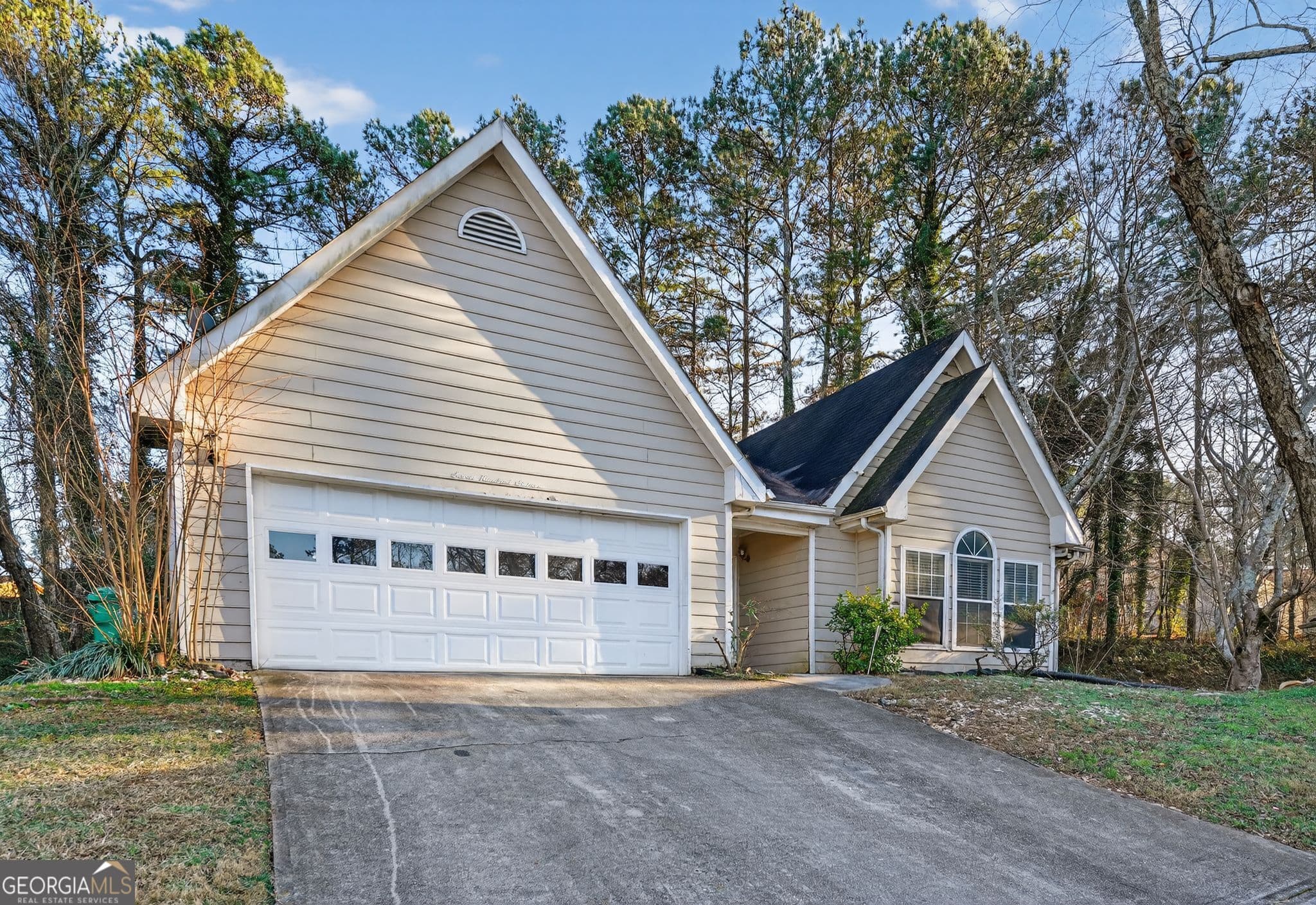 3 bedroom, 2 bathroom, 1,748 sq ft single family residence for sale at 716 Shore Lane, Lithonia, GA 30058 — photo 3