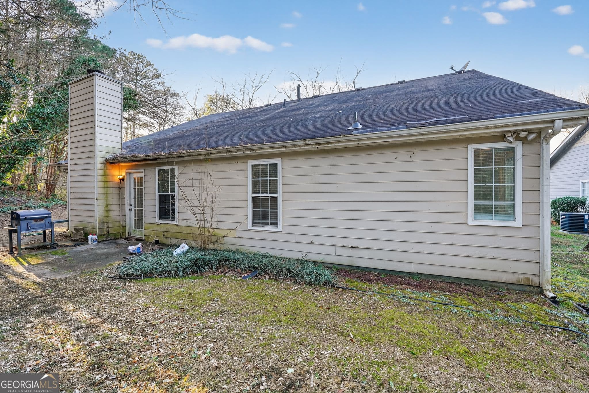 3 bedroom, 2 bathroom, 1,748 sq ft single family residence for sale at 716 Shore Lane, Lithonia, GA 30058 — photo 4