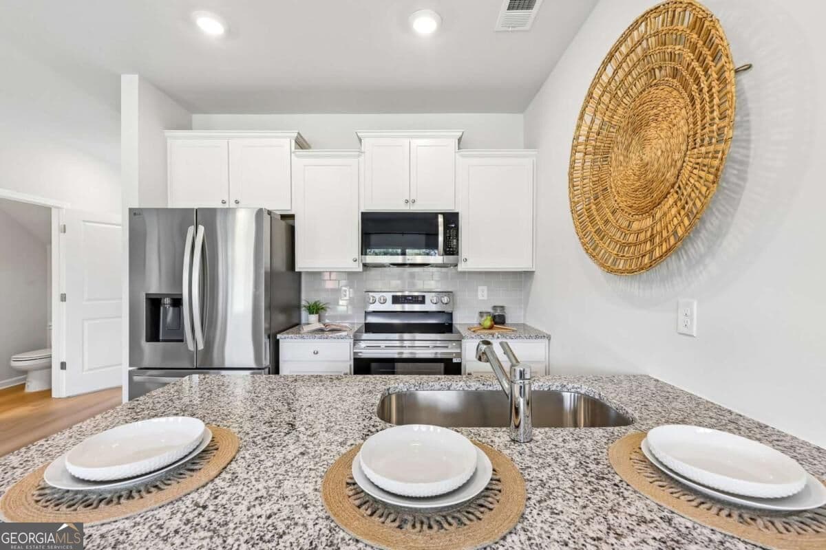 3 bedroom, 2.5 bathroom townhouse for sale at 196 Birch Way, Fairburn, GA 30213 — photo 9