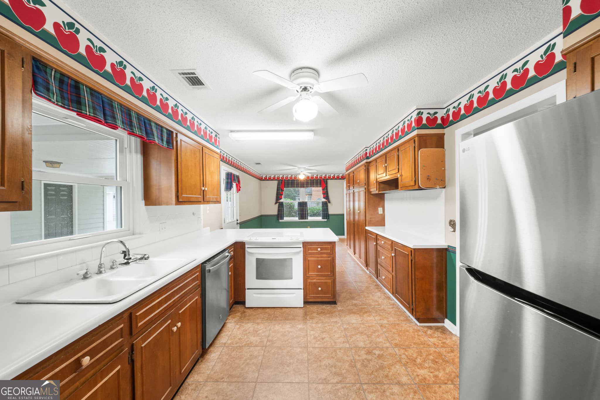 4 bedroom, 3.5 bathroom, 2,947 sq ft single family residence for sale at 111 Greenbriar Trail, Statesboro, GA 30458 — photo 9