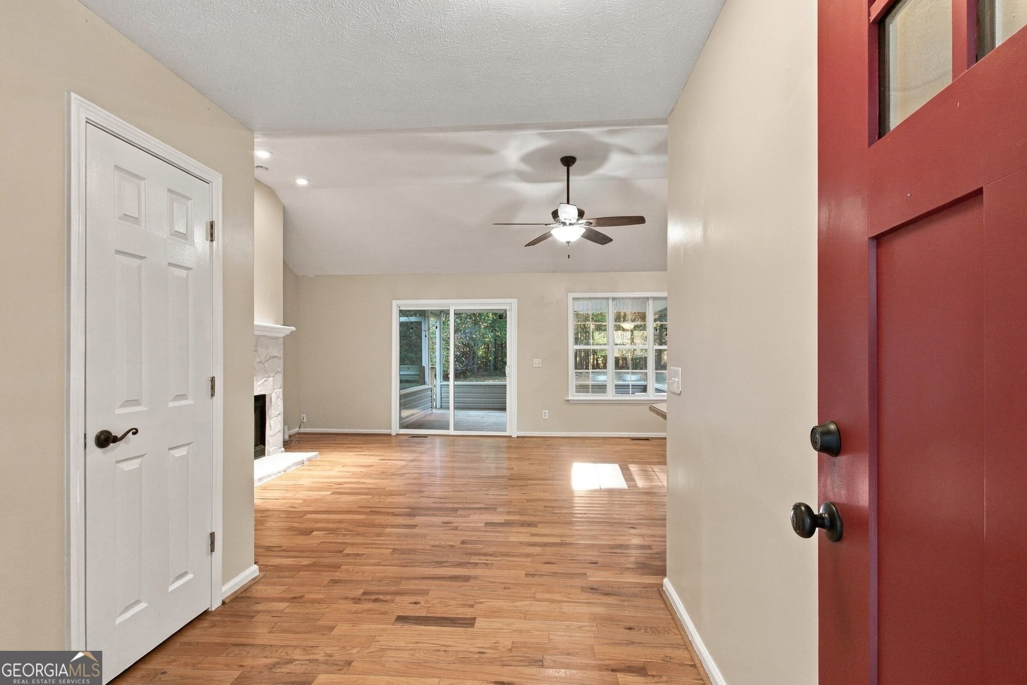3 bedroom, 2 bathroom, 1,321 sq ft single family residence for sale at 192 Brentwood Drive, Demorest, GA 30535 — photo 3