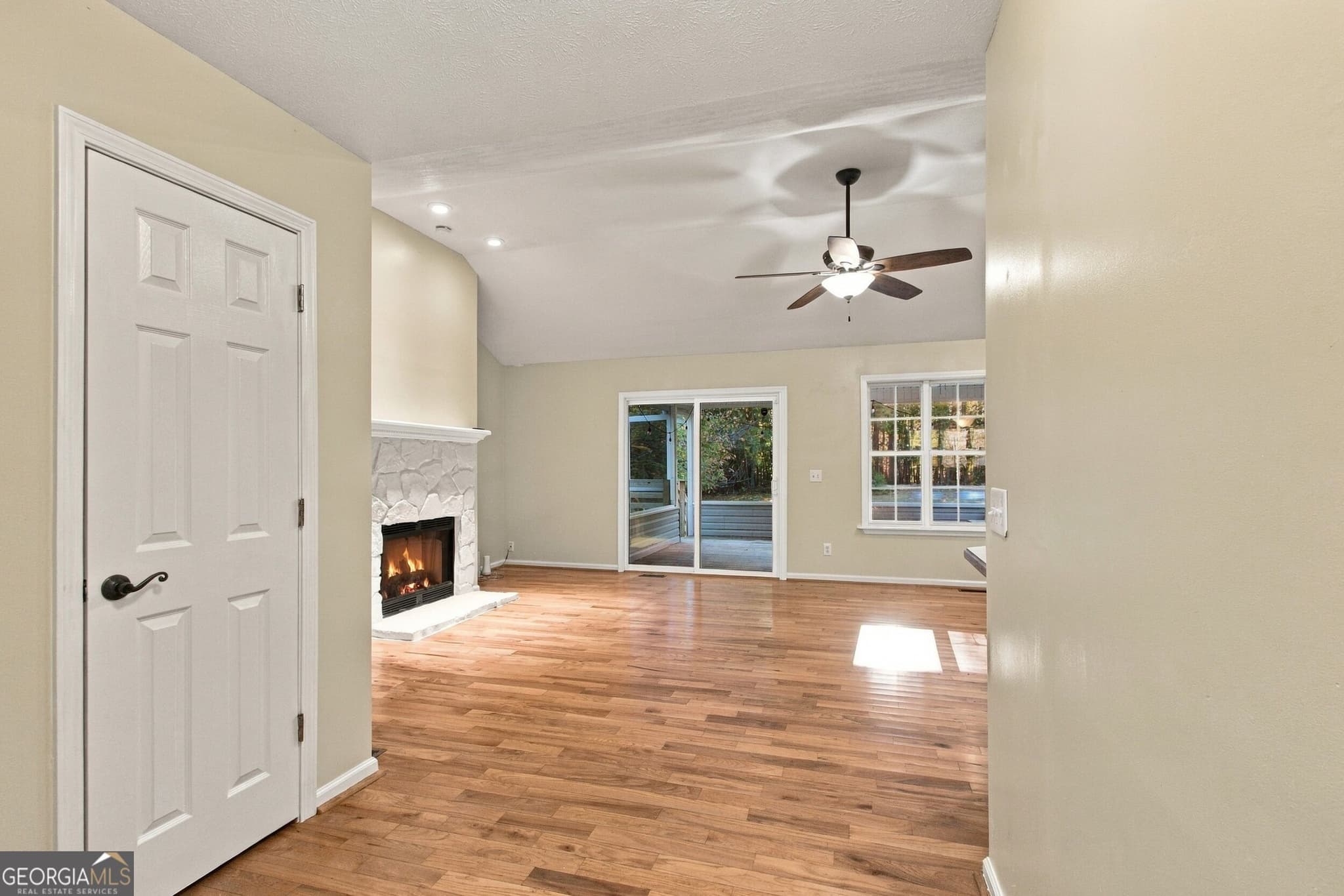 3 bedroom, 2 bathroom, 1,321 sq ft single family residence for sale at 192 Brentwood Drive, Demorest, GA 30535 — photo 4