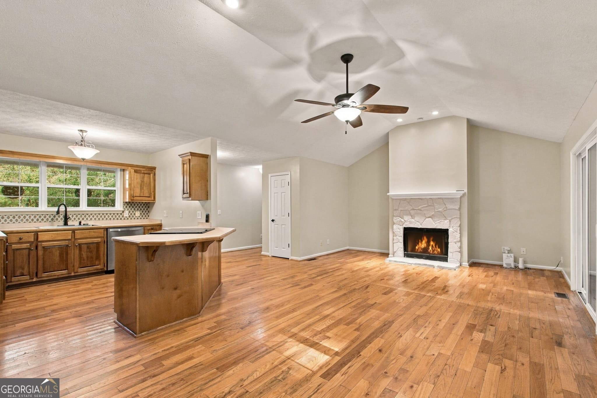 3 bedroom, 2 bathroom, 1,321 sq ft single family residence for sale at 192 Brentwood Drive, Demorest, GA 30535 — photo 8