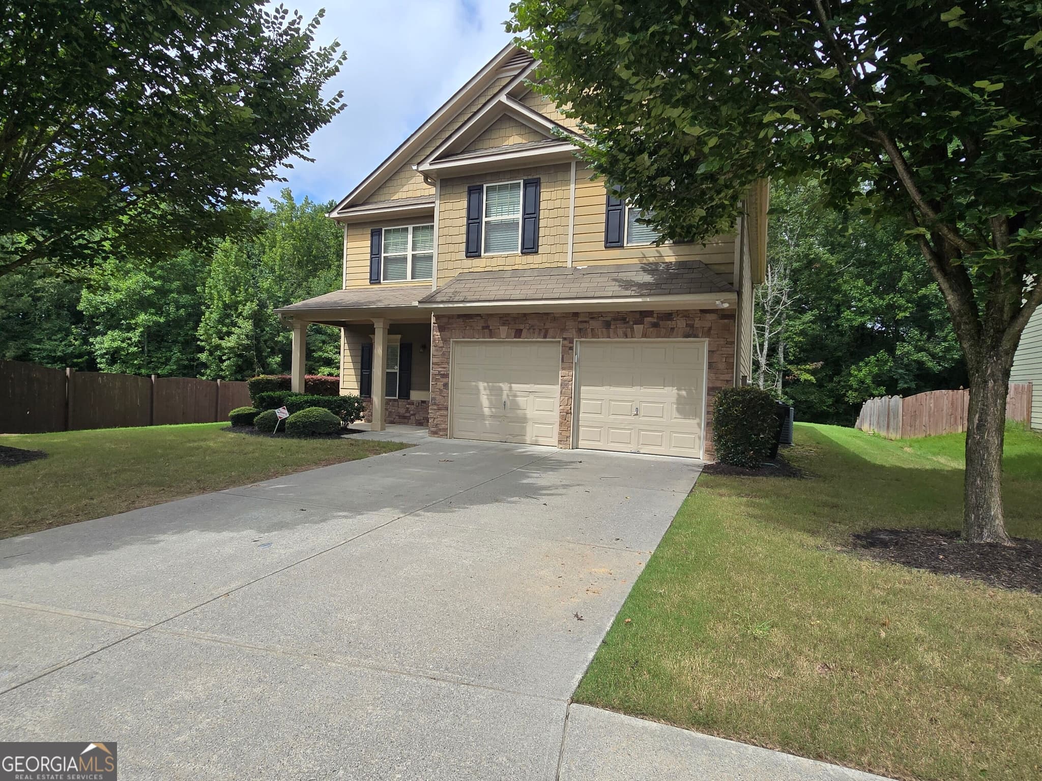 4 bedroom, 3 bathroom, 2,580 sq ft single family residence for rent at 2020 Beyers Landing Drive, Buford, GA 30519 for $2,500 a month — photo 2