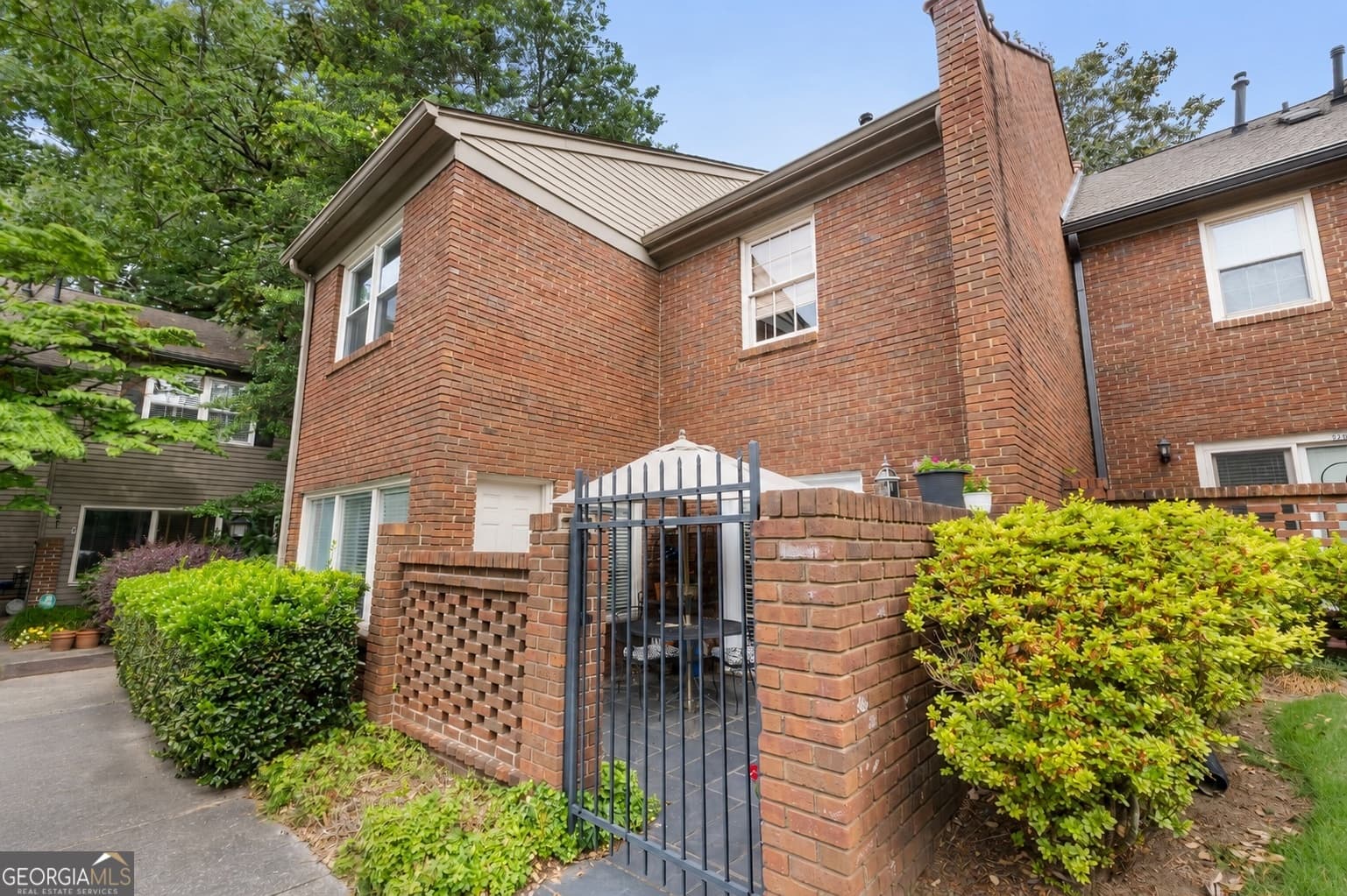 3 bedroom, 2.5 bathroom, 2,412 sq ft condominium sold at 5201 Glenridge Drive, Sandy Springs, GA 30342