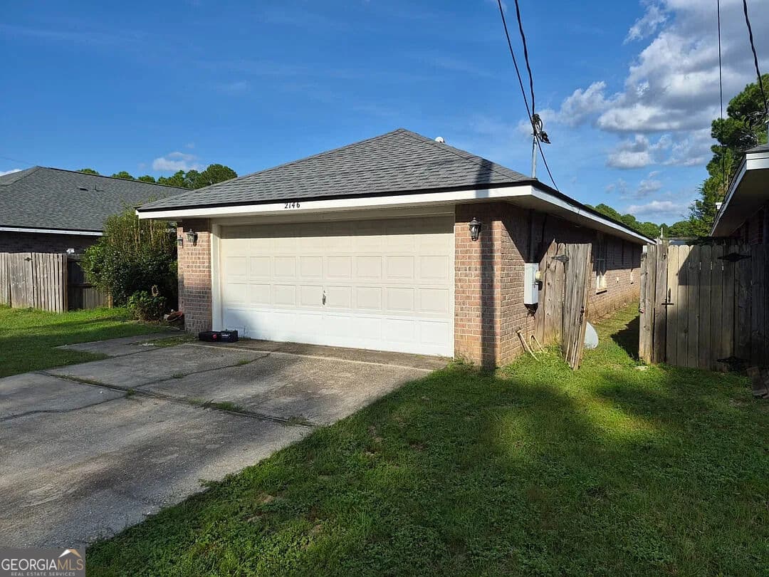 4 bedroom, 2 bathroom, 1,855 sq ft single family residence for sale at 2146 Presidio Street, Navarre, FL 32566 — photo 3