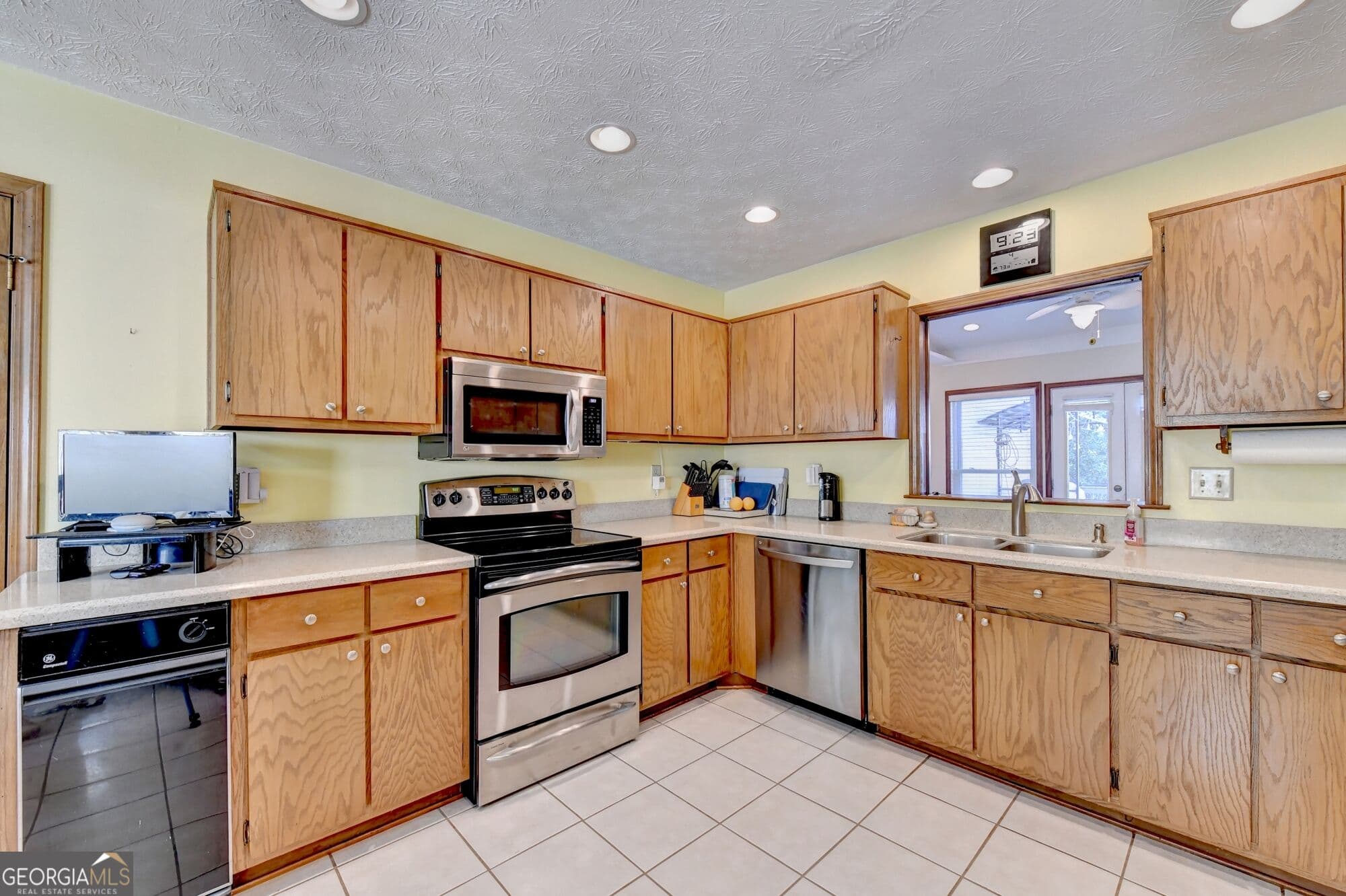 5 bedroom, 4.5 bathroom, 5,155 sq ft single family residence for sale at 2100 Oak Village Lane, Lawrenceville, GA 30043 — photo 10