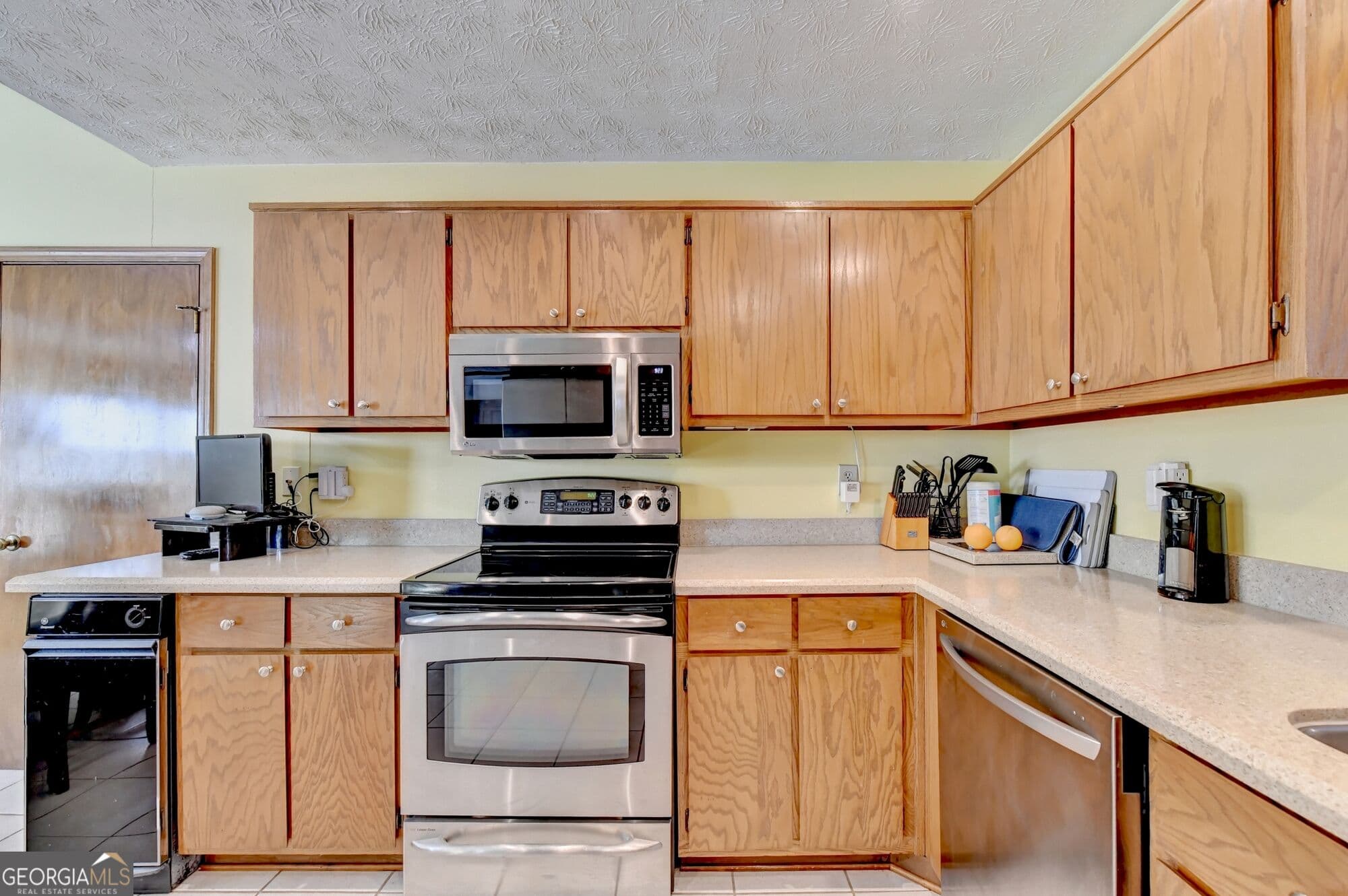5 bedroom, 4.5 bathroom, 5,155 sq ft single family residence for sale at 2100 Oak Village Lane, Lawrenceville, GA 30043 — photo 8