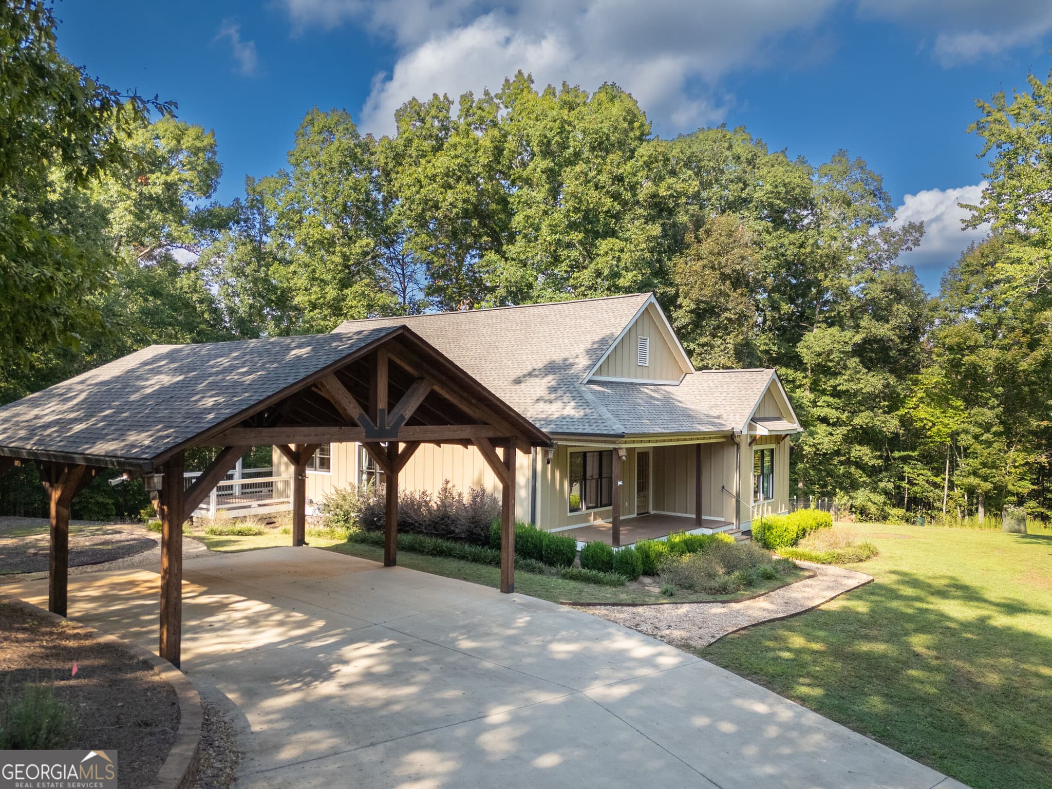 4 bedroom, 3 bathroom, 2,439 sq ft single family residence for sale at 5240 Highway 17, Clarkesville, GA 30523 — photo 2