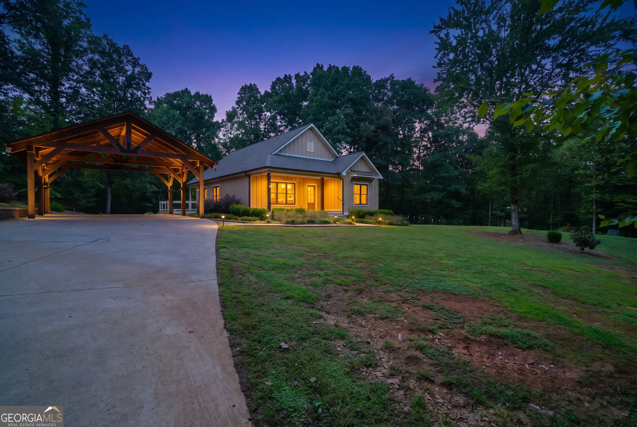 4 bedroom, 3 bathroom, 2,439 sq ft single family residence for sale at 5240 Highway 17, Clarkesville, GA 30523 — photo 7