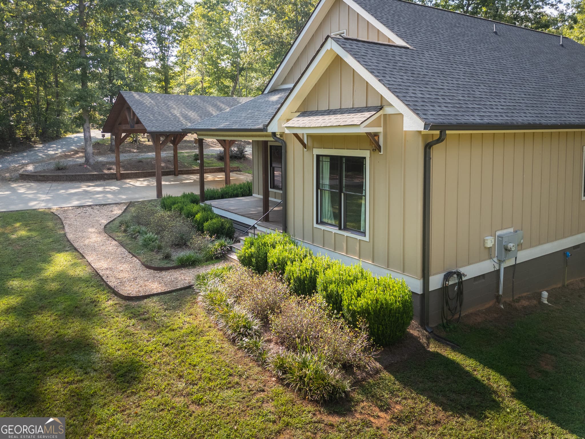 4 bedroom, 3 bathroom, 2,439 sq ft single family residence for sale at 5240 Highway 17, Clarkesville, GA 30523 — photo 3