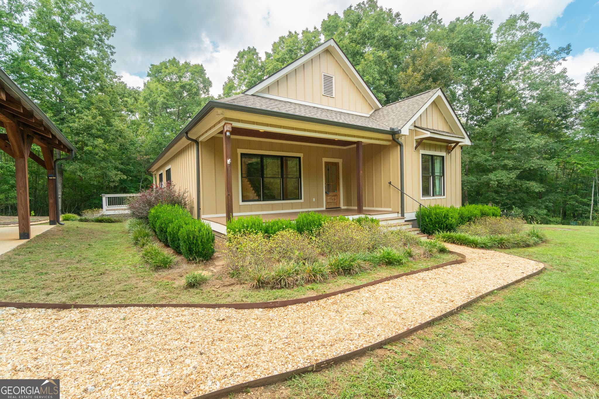 4 bedroom, 3 bathroom, 2,439 sq ft single family residence for sale at 5240 Highway 17, Clarkesville, GA 30523 — photo 4