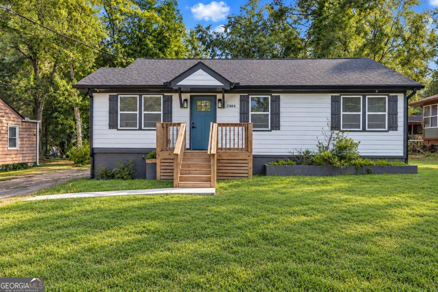 3 bedroom, 2 bathroom, 1,002 sq ft single family residence for sale at 2484 Calvin Avenue, East Point, GA 30344 — photo 1 of 24