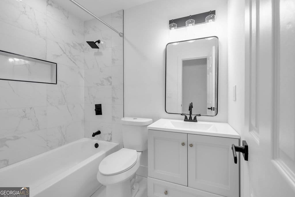 3 bedroom, 2 bathroom, 1,002 sq ft single family residence for sale at 2484 Calvin Avenue, East Point, GA 30344 — photo 10