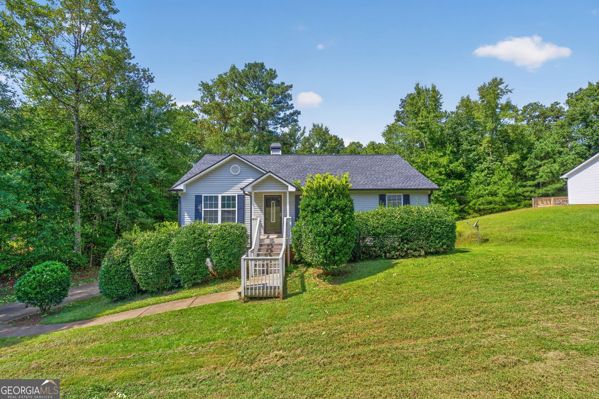 5 bedroom, 3 bathroom, 2,280 sq ft single family residence for sale at 185 Hidden Brook Trail, Newnan, GA 30265 — photo 2