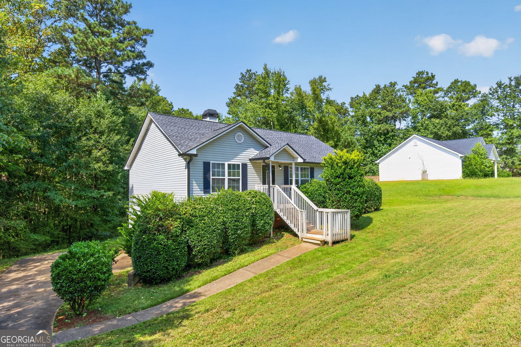 5 bedroom, 3 bathroom, 2,280 sq ft single family residence for sale at 185 Hidden Brook Trail, Newnan, GA 30265 — photo 4